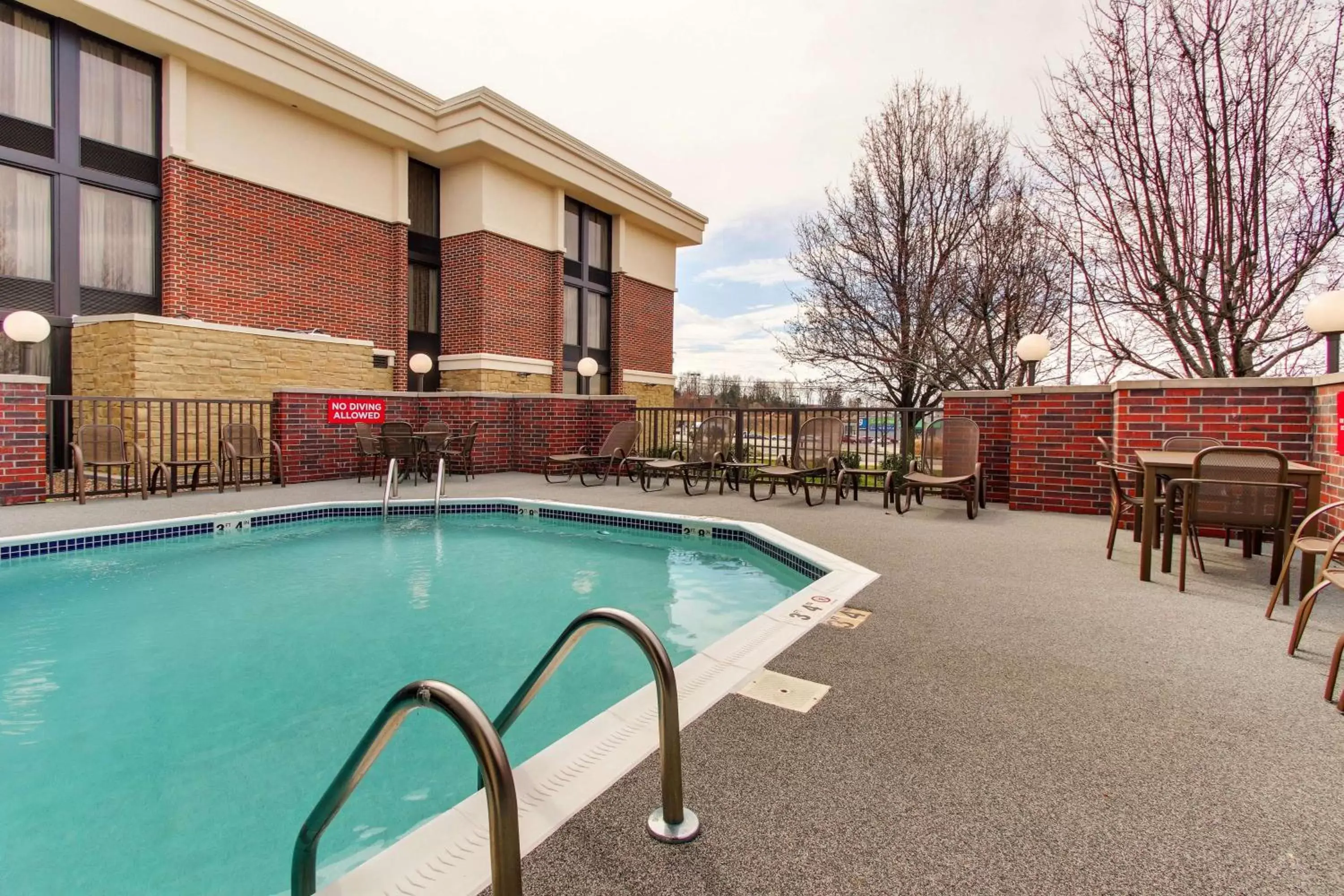 Activities, Swimming Pool in Drury Inn & Suites Poplar Bluff