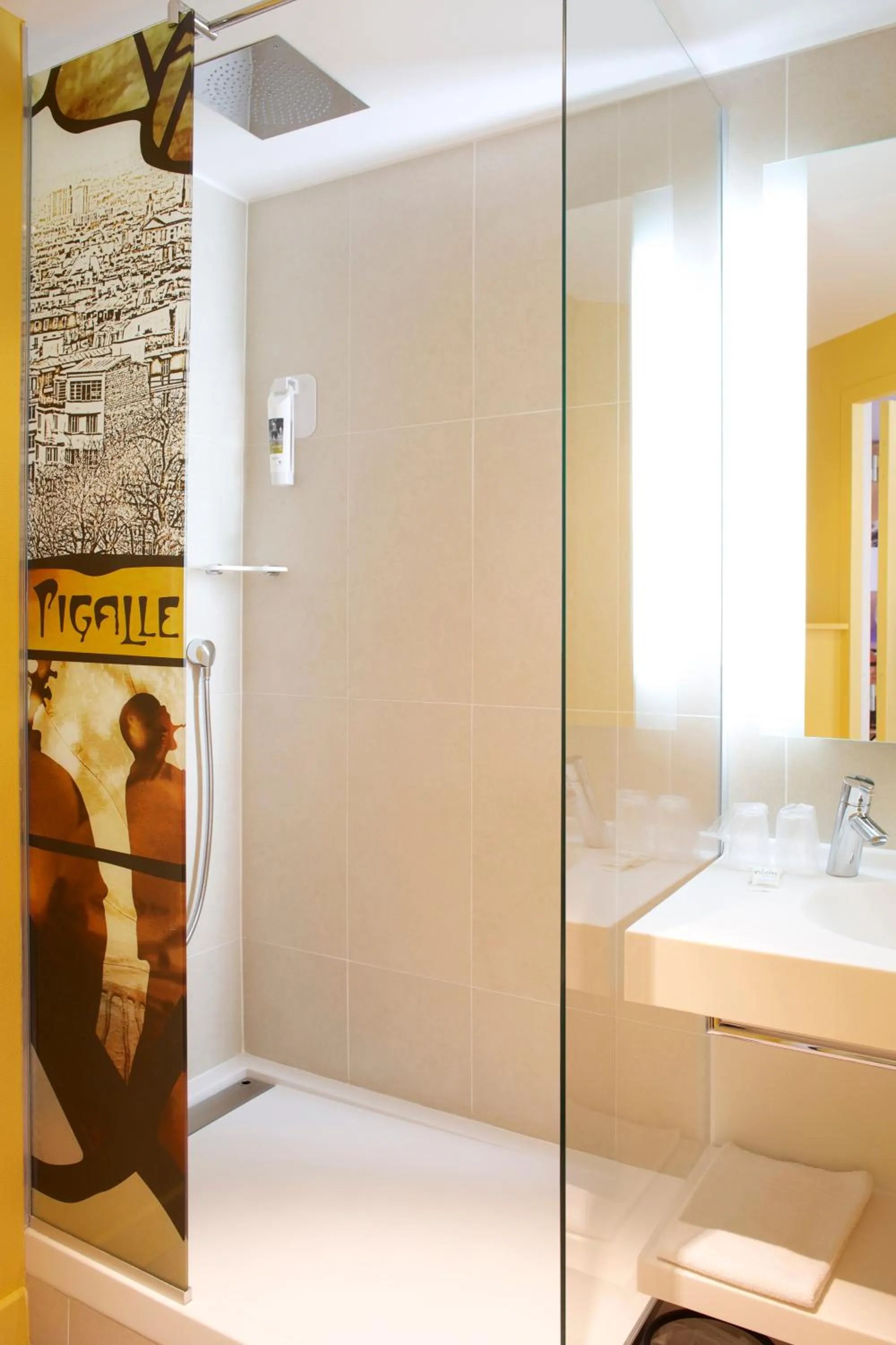 Bathroom in Mercure Paris Pigalle Sacre Coeur