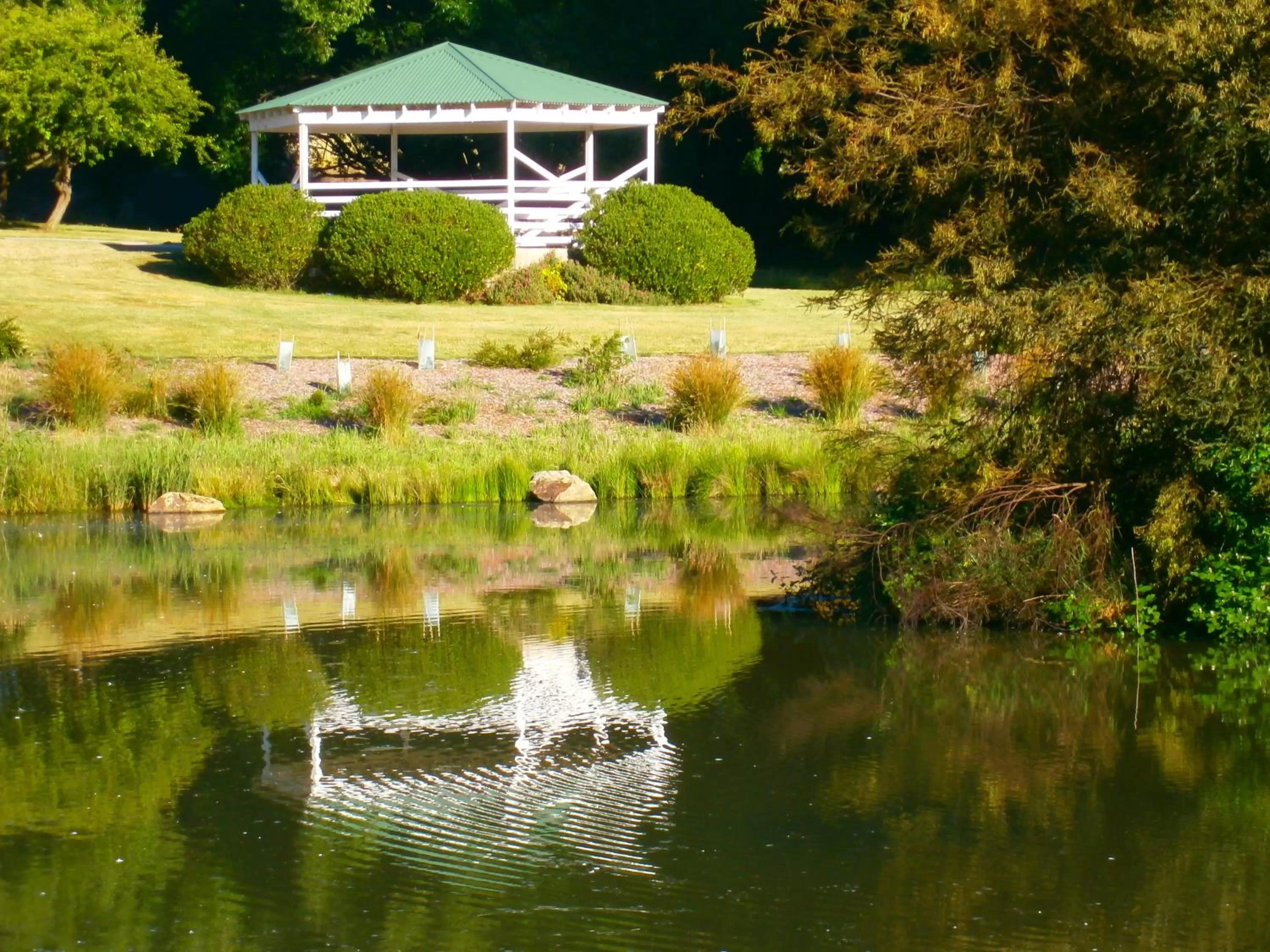 Nearby landmark in Highlands Motor Inn