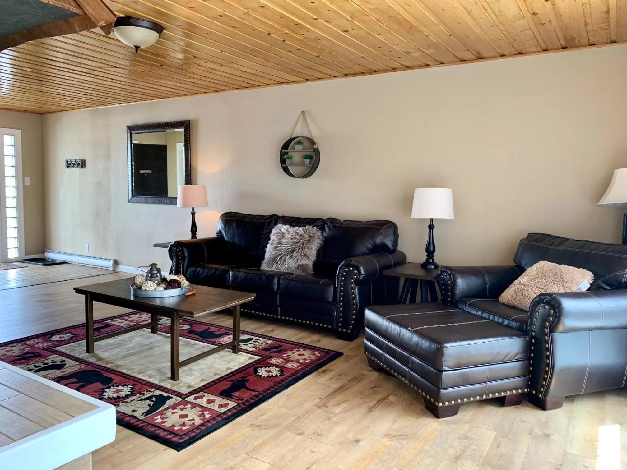 Living room in Estes Mountain Inn