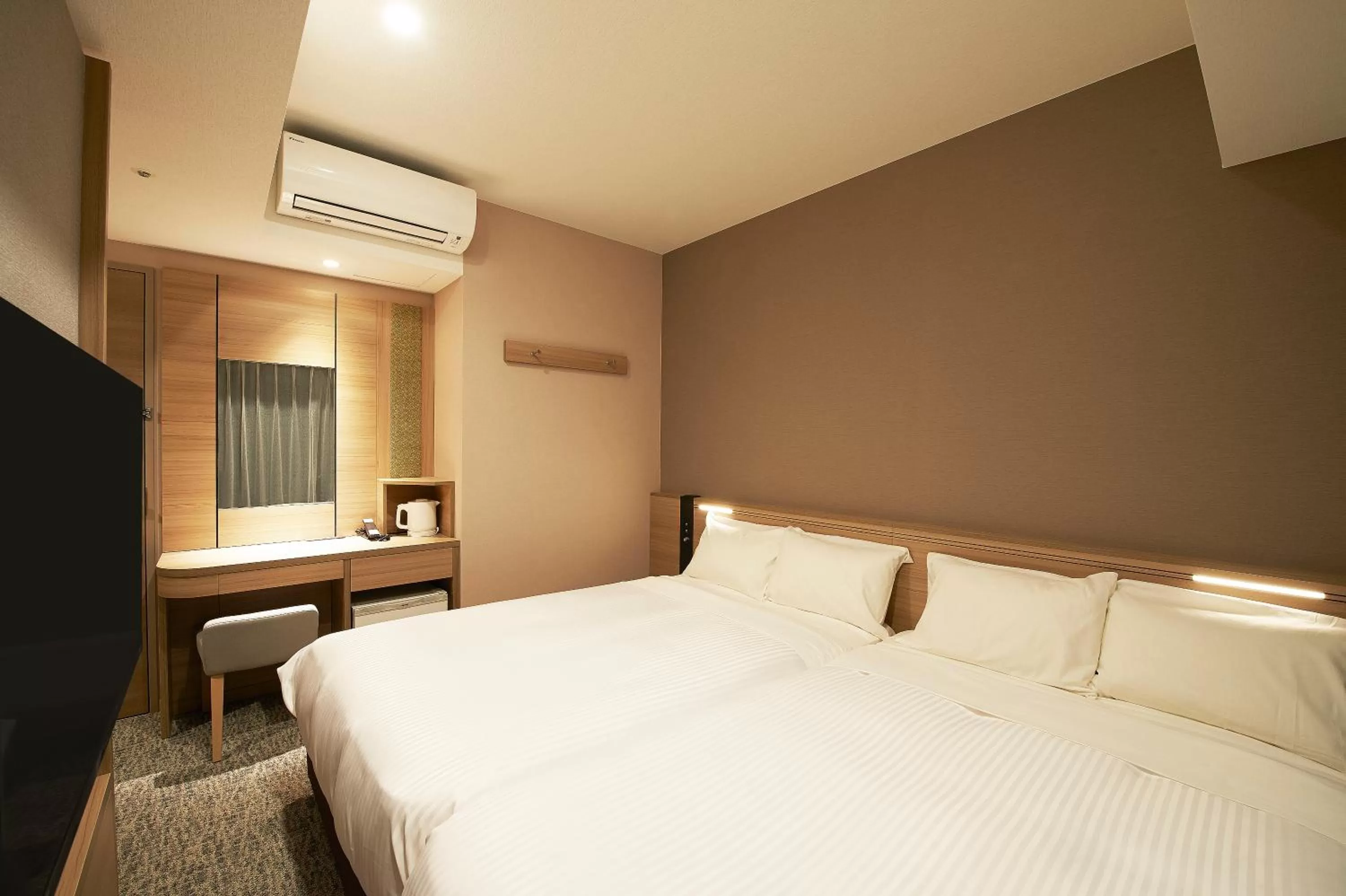 Photo of the whole room, Bed in Sotetsu Fresa Inn Tokyo Kanda