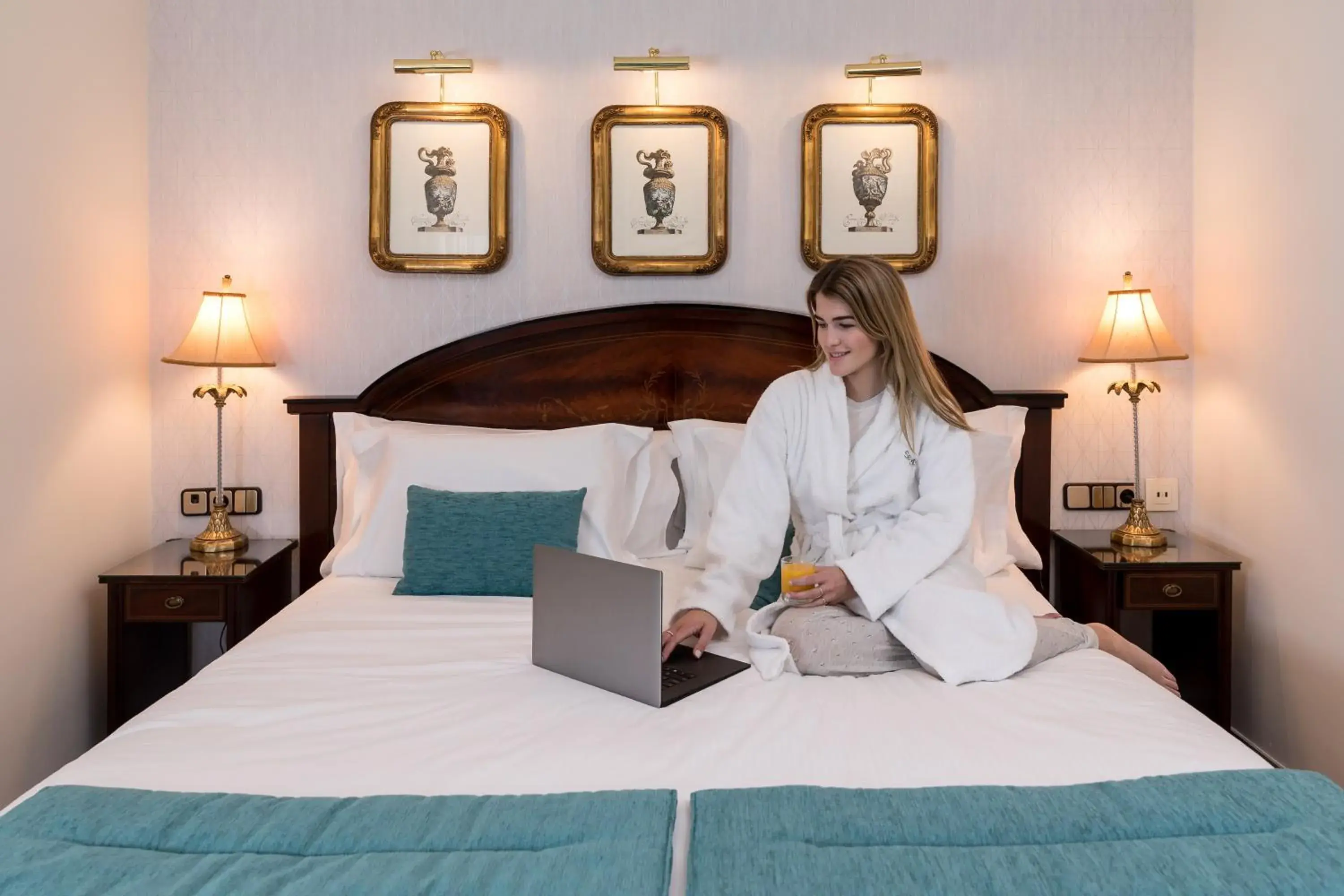 Bedroom, Bed in Sercotel Gran Hotel Conde Duque