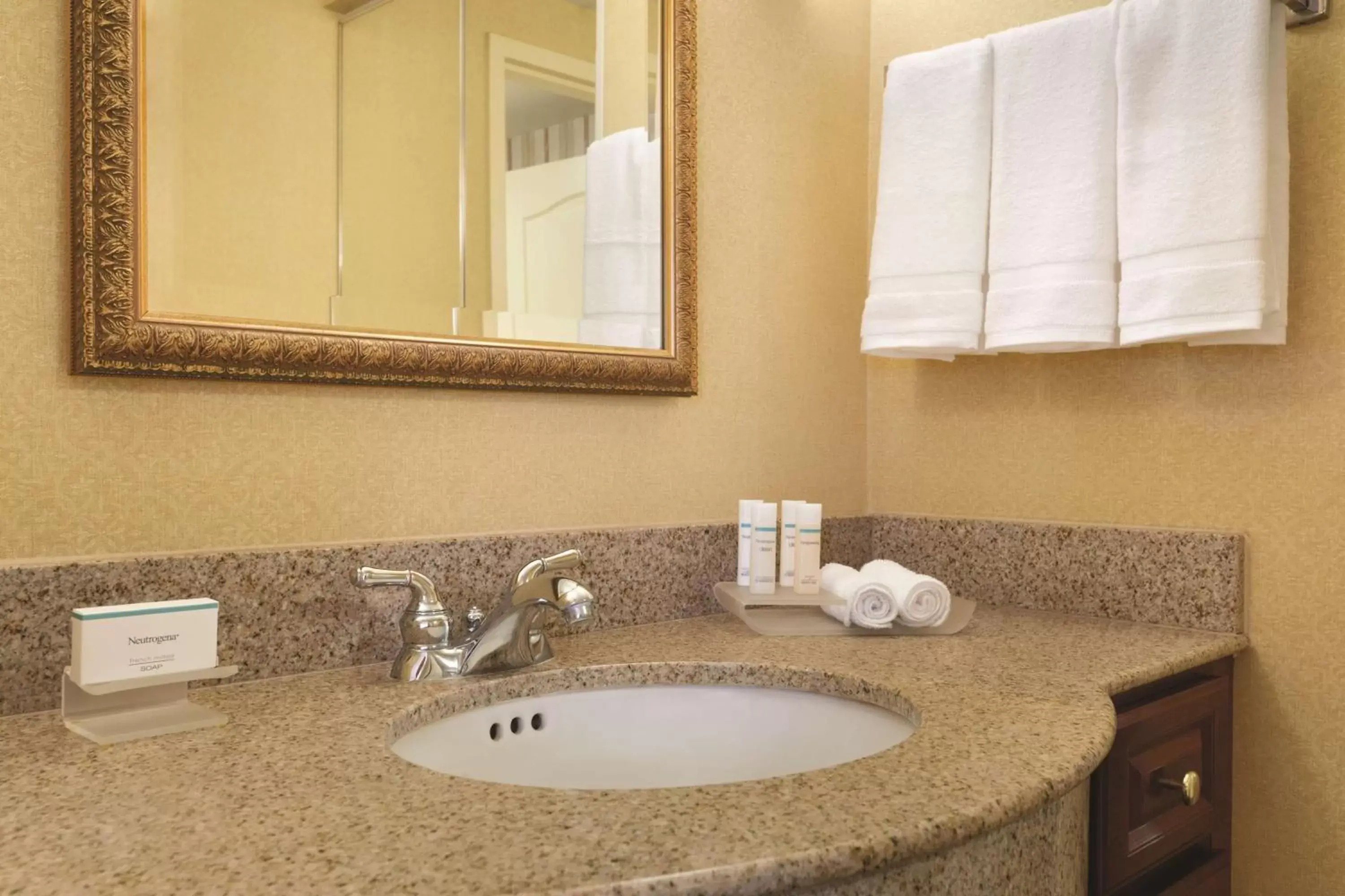 Bathroom in Homewood Suites by Hilton Detroit-Troy