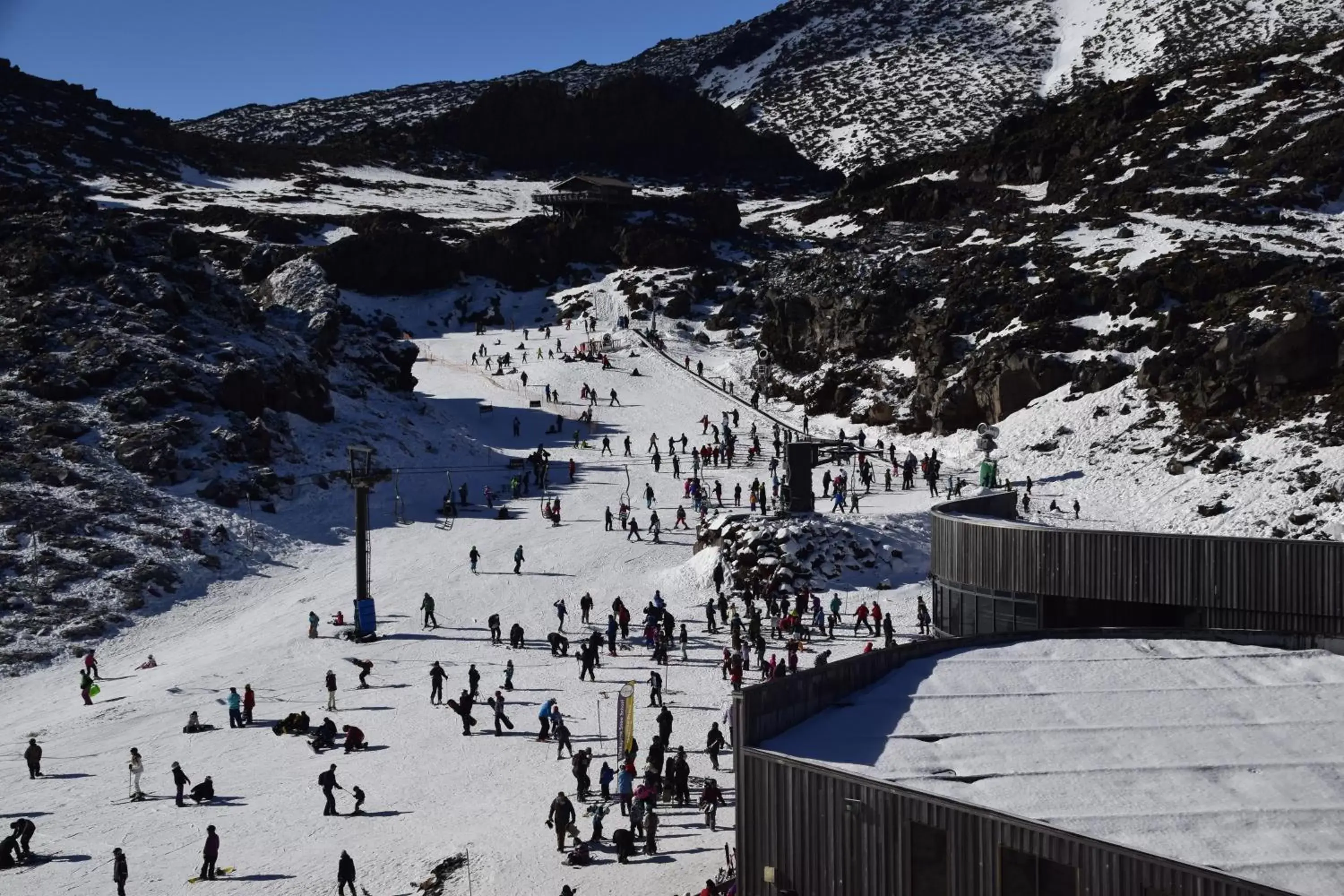 Skiing, Winter in Judges Pool Motel Turangi