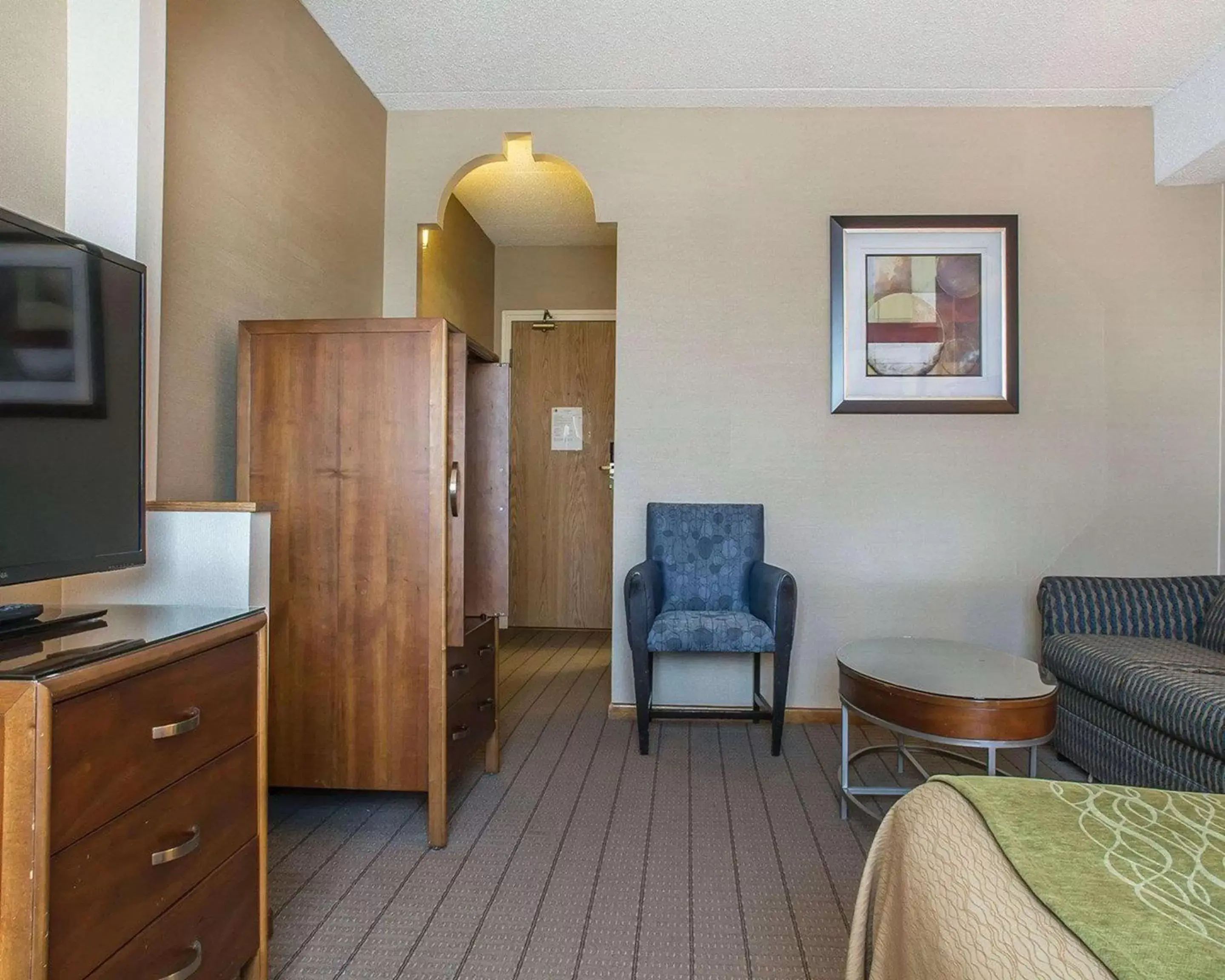 Photo of the whole room, Seating Area in Comfort Inn Port Hope