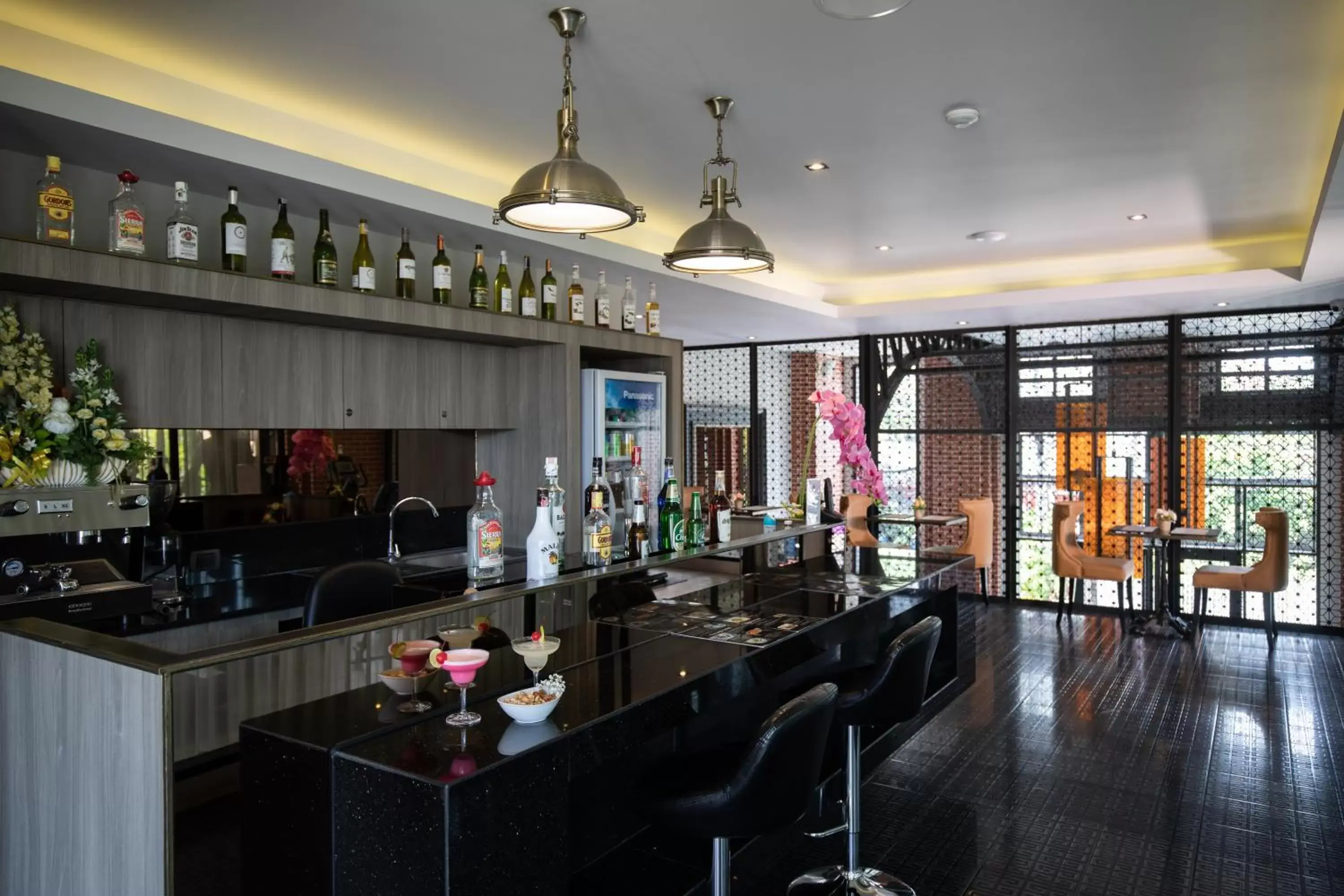 Lounge or bar, Restaurant/Places to Eat in De Chai the Deco Chiang Mai - SHA Plus