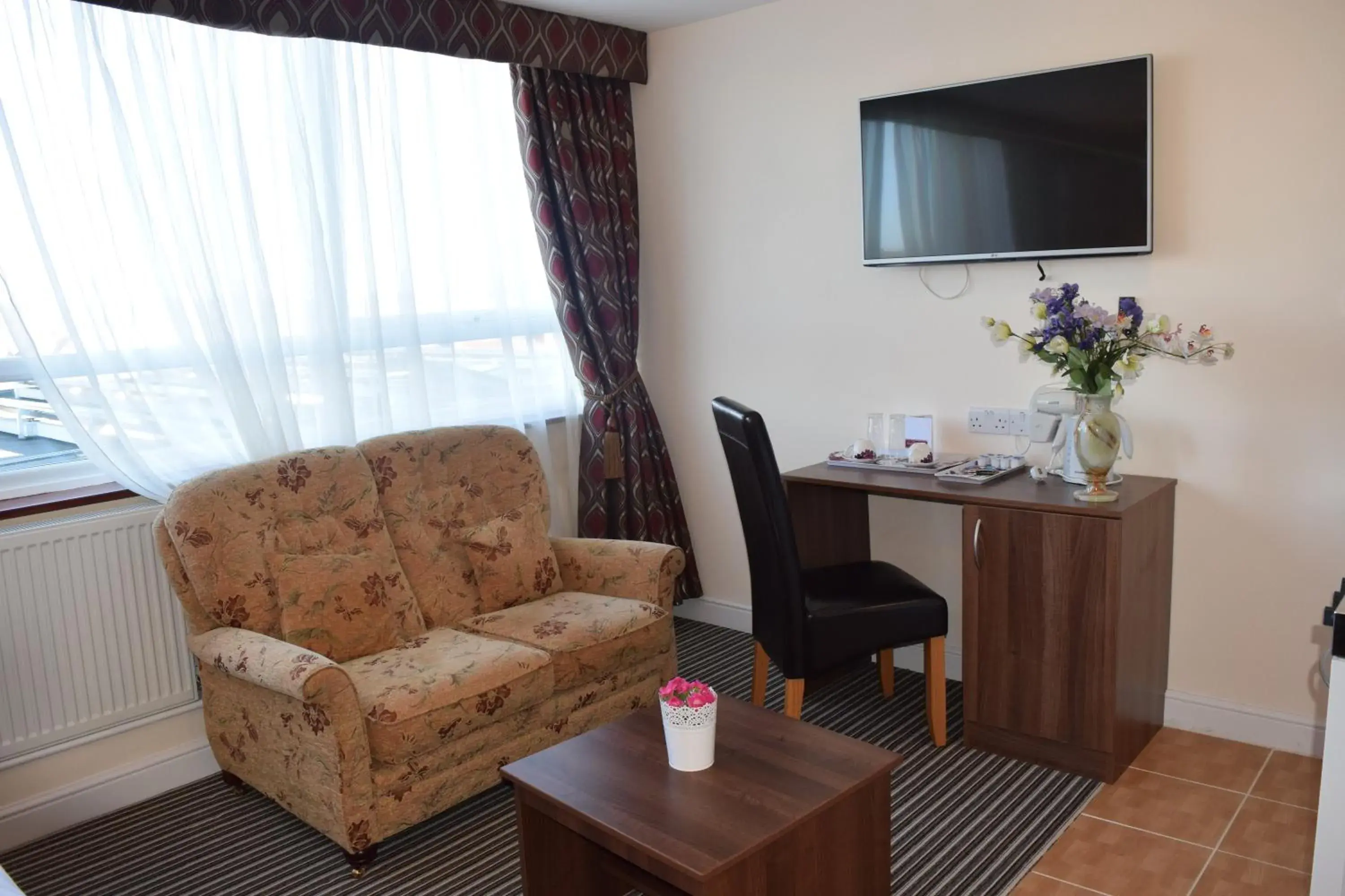 Bedroom, Seating Area in Star Anglia Hotel