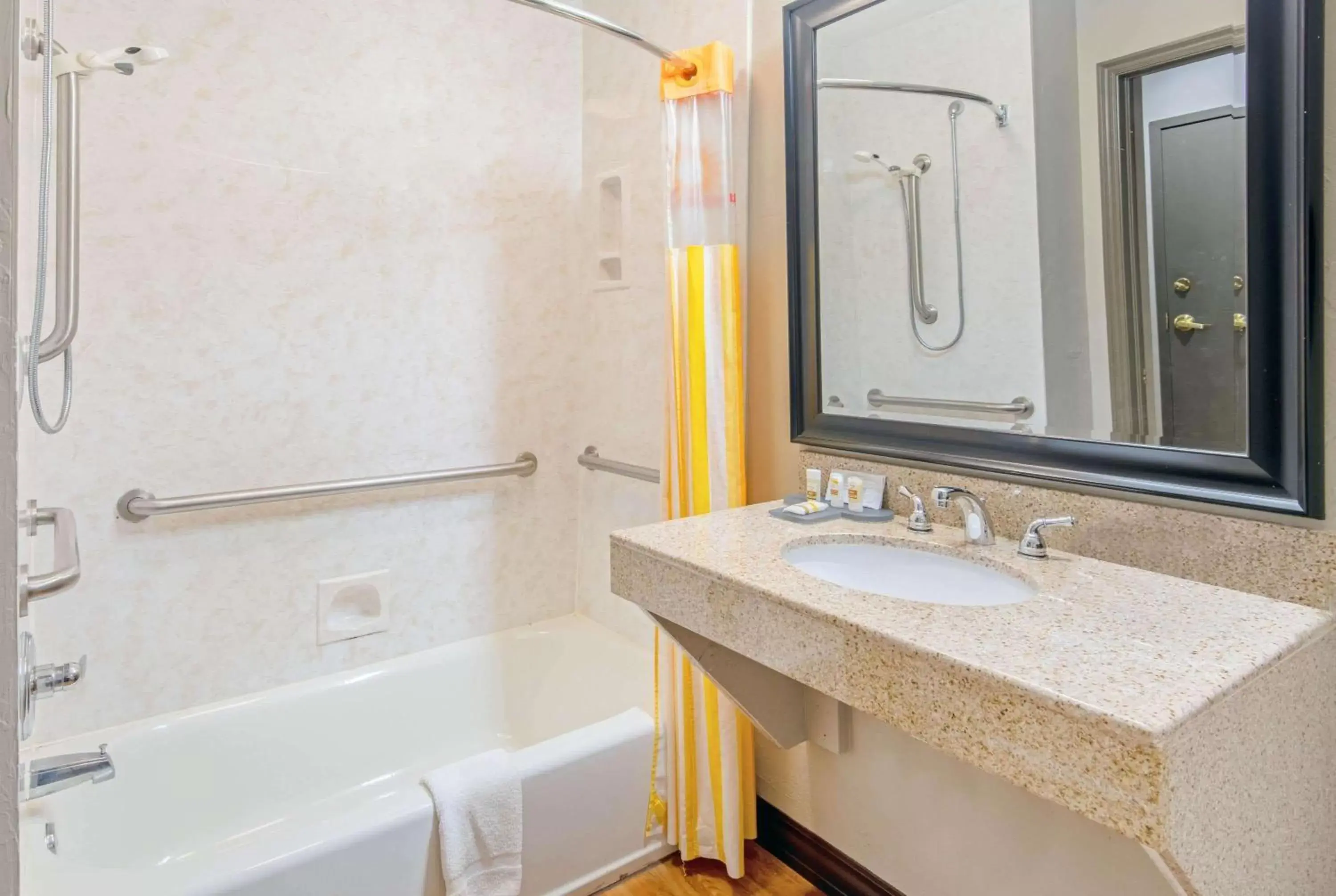 Bathroom in La Quinta by Wyndham Oklahoma City - Moore