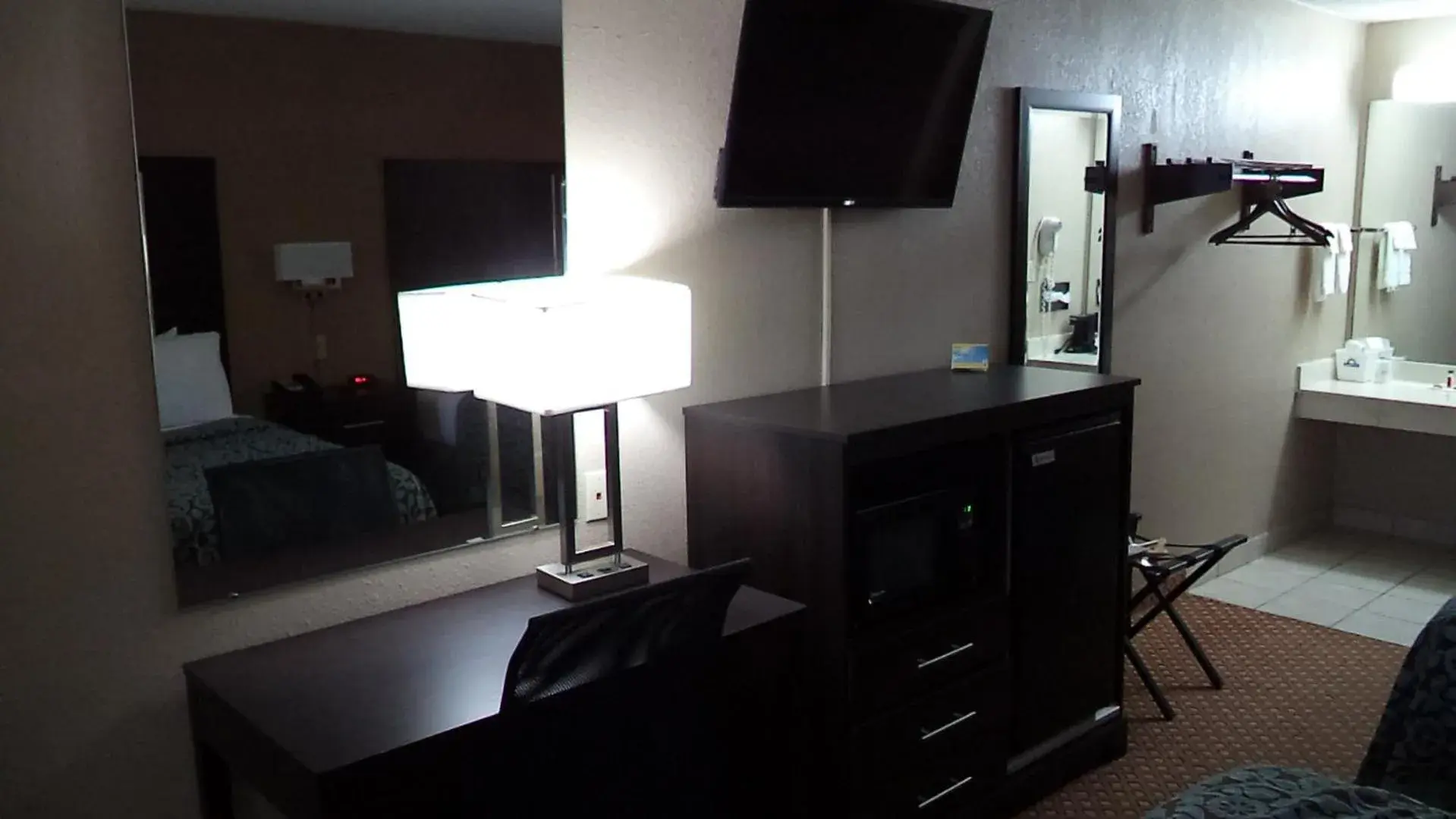 TV and multimedia, TV/Entertainment Center in Days Inn by Wyndham Maumee/Toledo