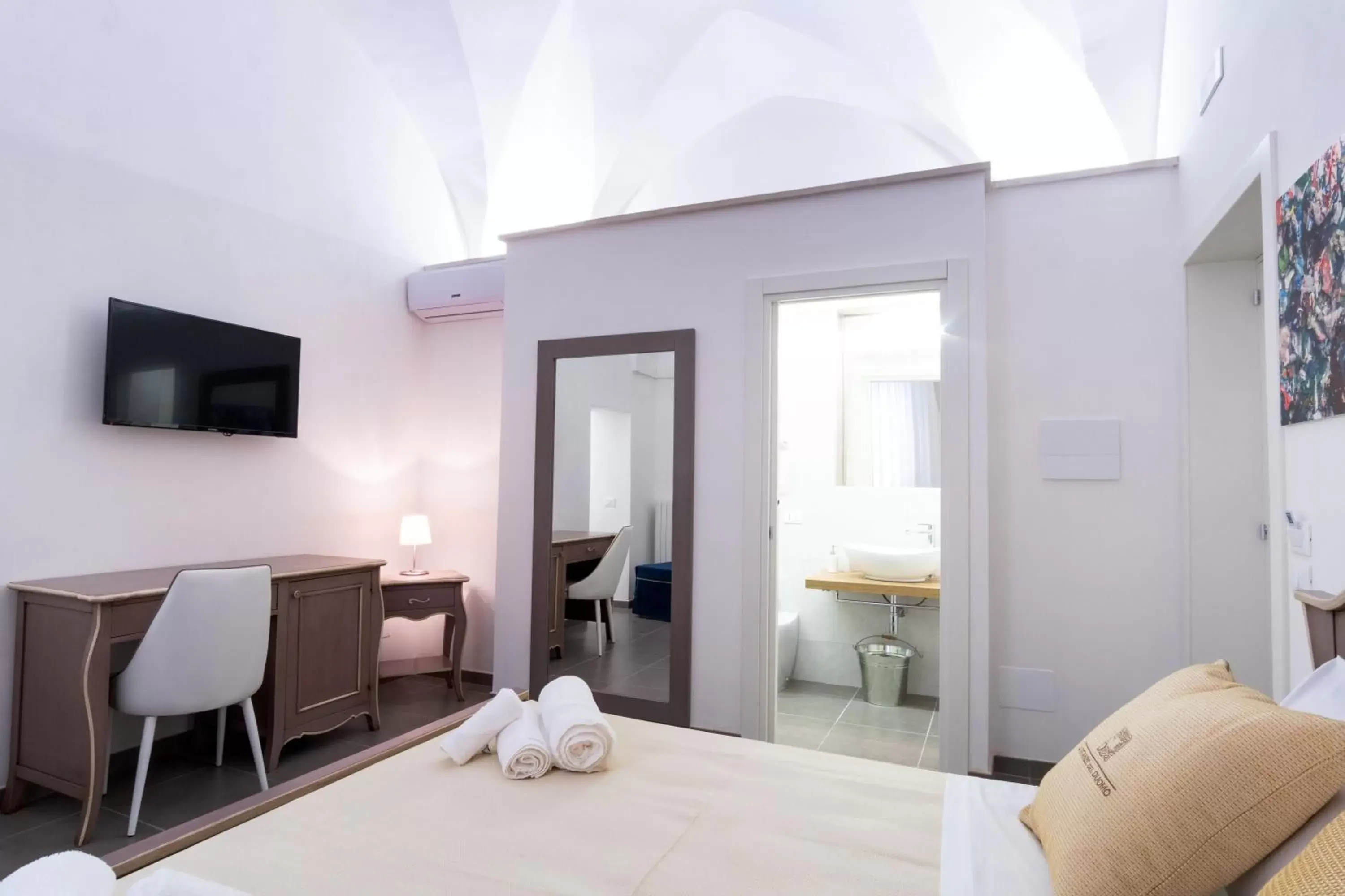 Toilet, Bed in Le Stanze Del Duomo