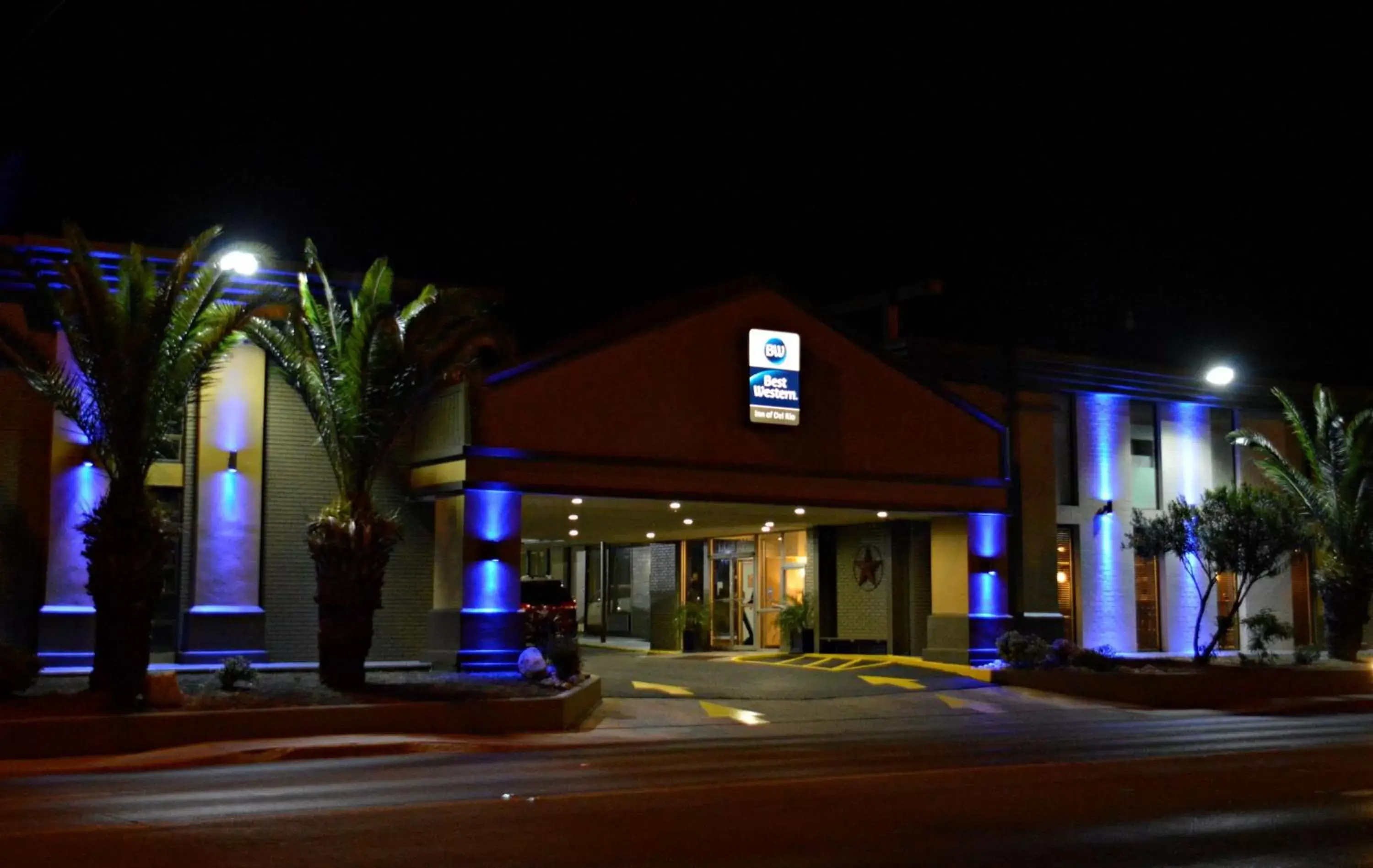 Property Building in Best Western Inn of Del Rio