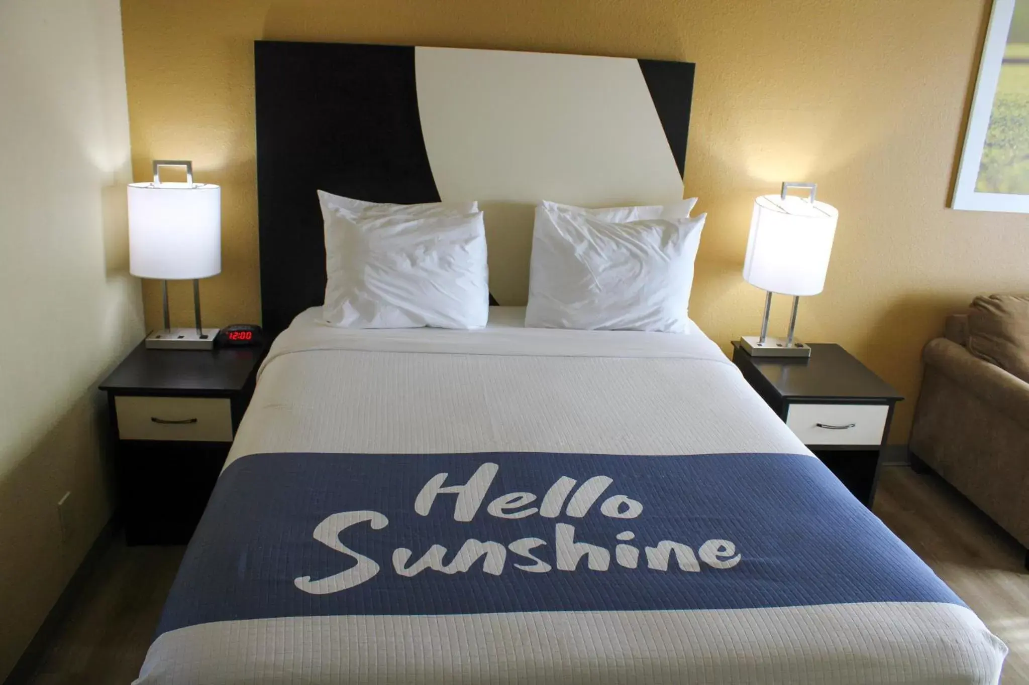 Bed in Days Inn by Wyndham Bend