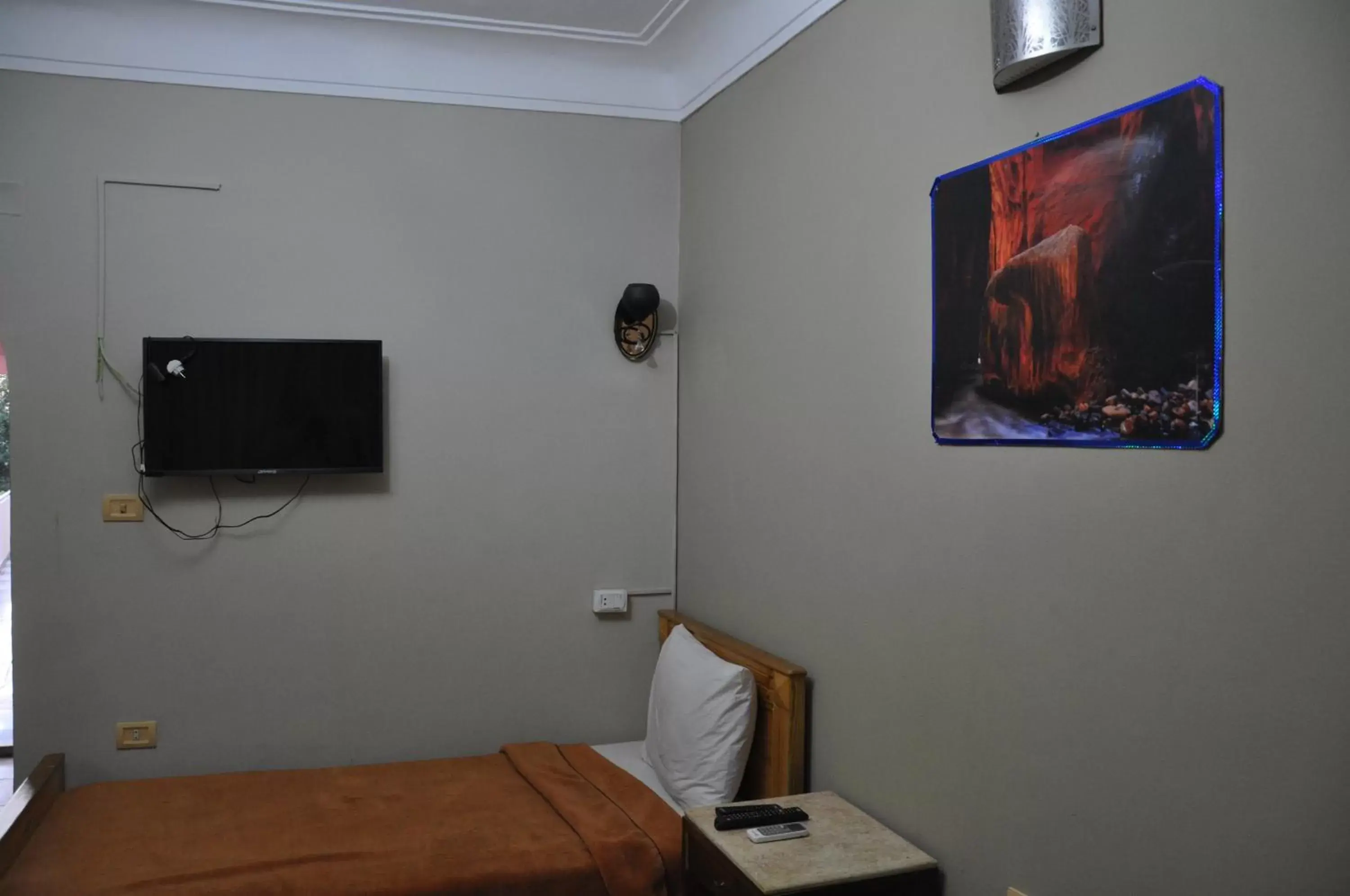 Bed, TV/Entertainment Center in Dahab Plaza Hotel