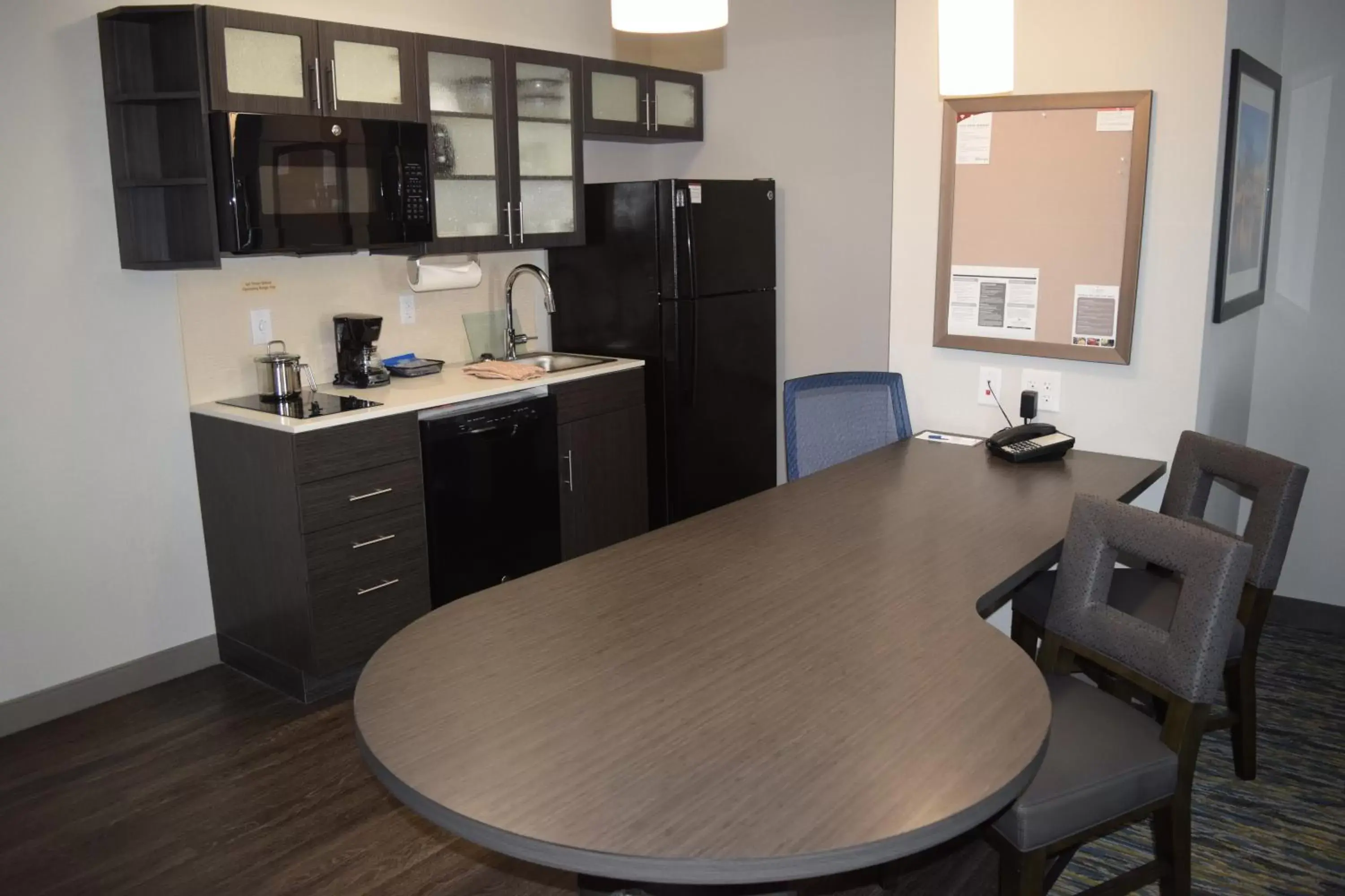 Photo of the whole room, Kitchen/Kitchenette in Candlewood Suites - Nashville Metro Center, an IHG Hotel