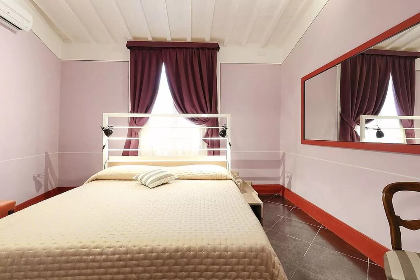 Photo of the whole room in Uffizi Harmony