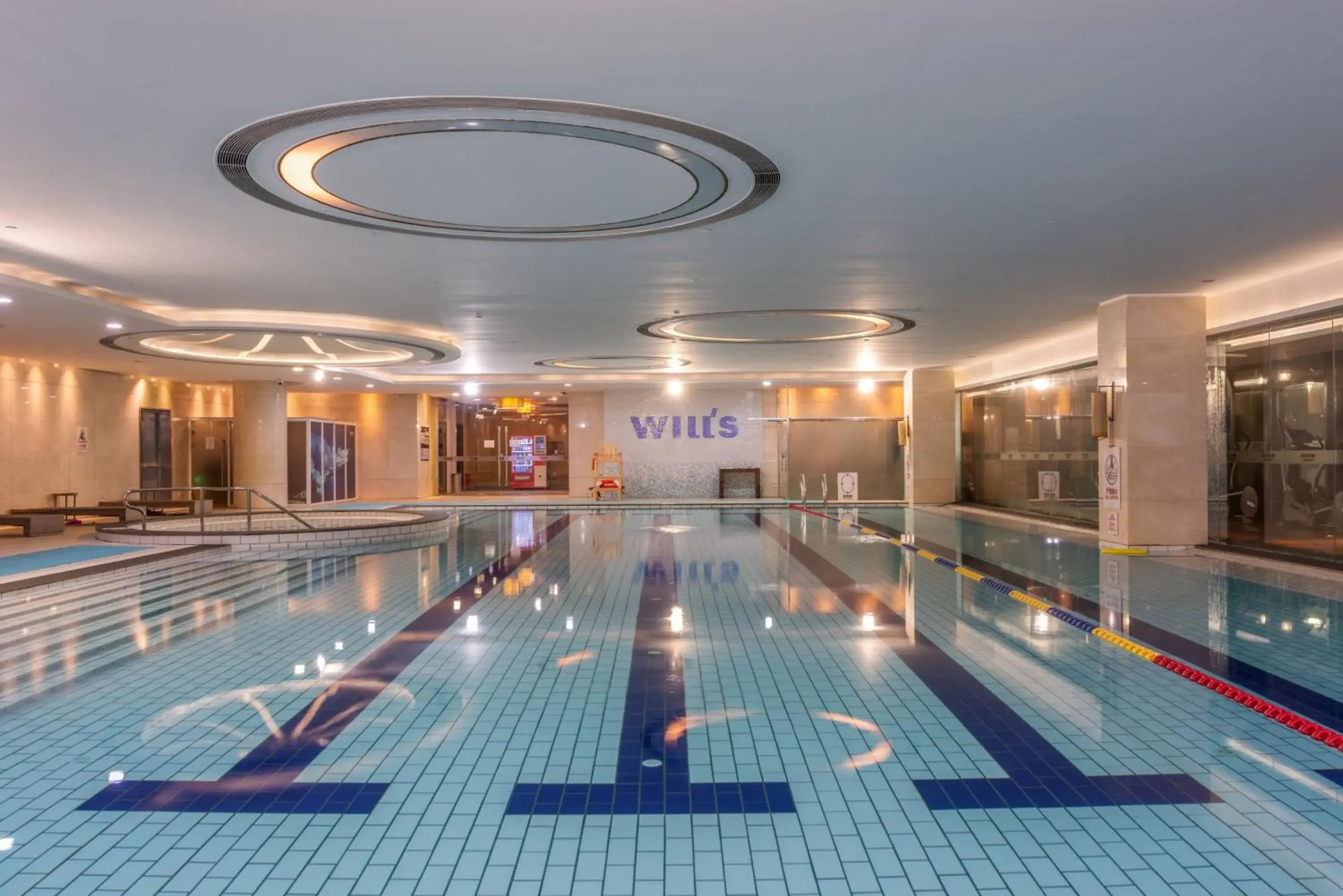 Swimming Pool in Holiday Inn Shanghai Hongqiao