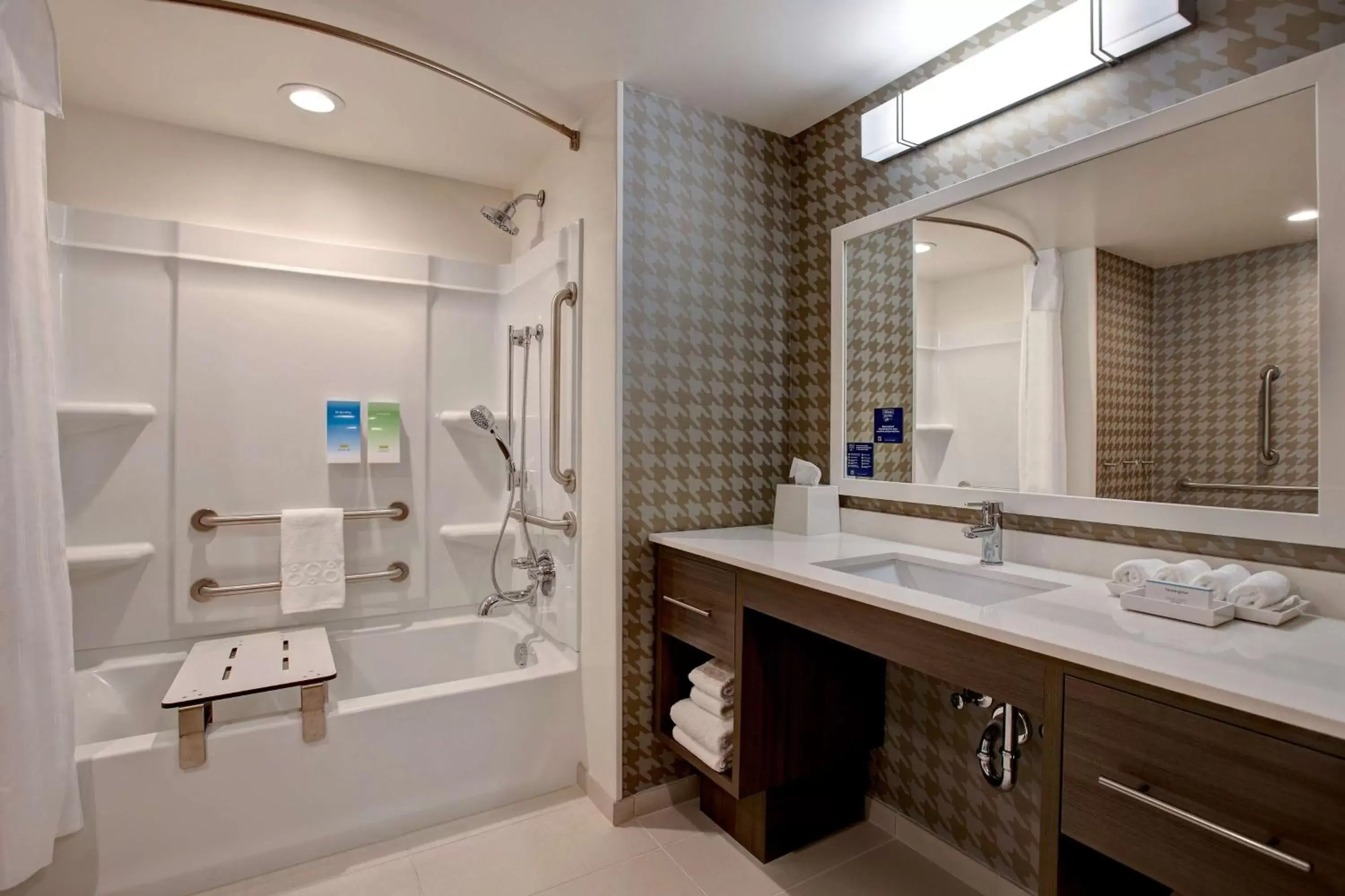 Bathroom in Home2 Suites By Hilton Carmel Indianapolis