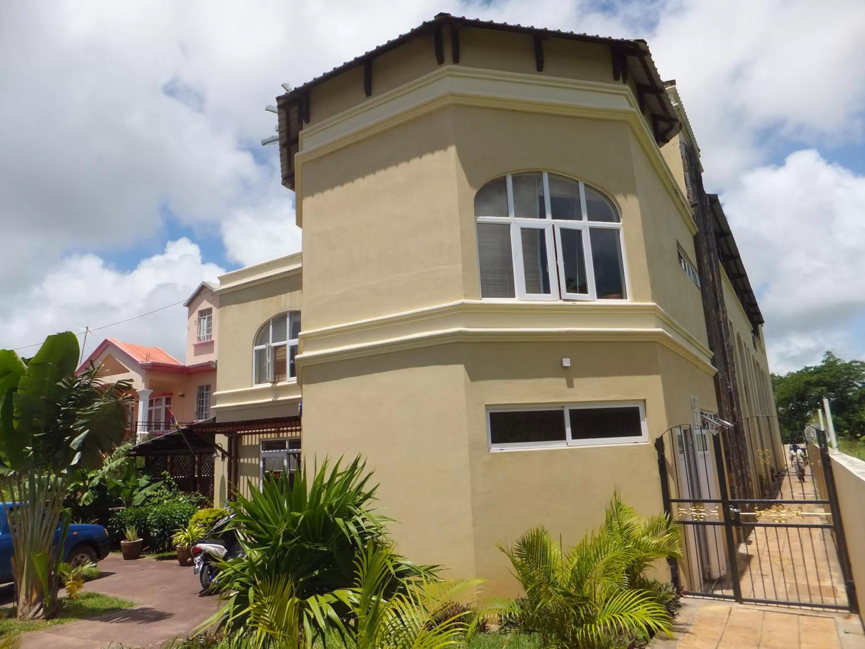 Facade/entrance in Villa Narmada