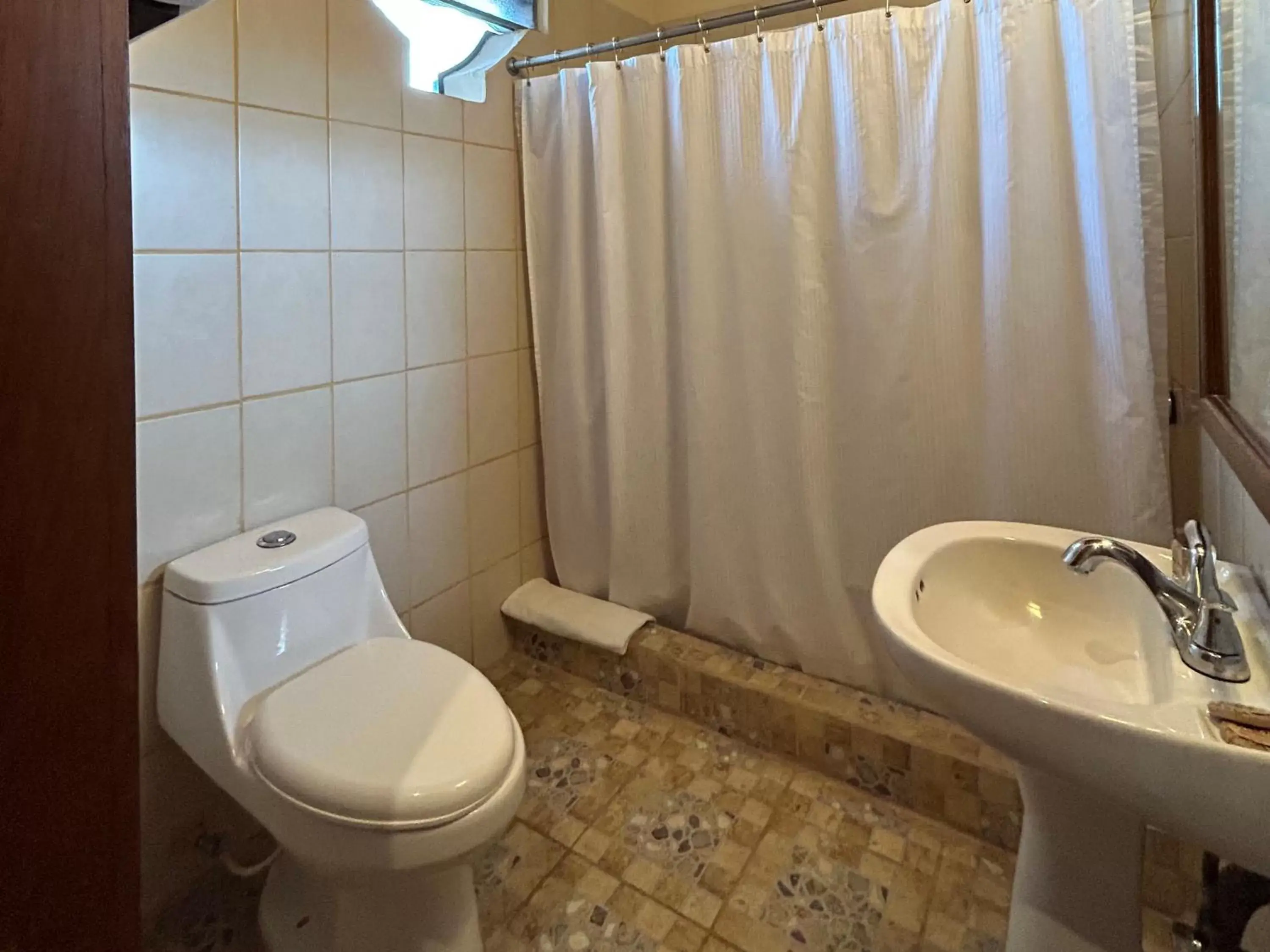 Bathroom in Hotel del Patio