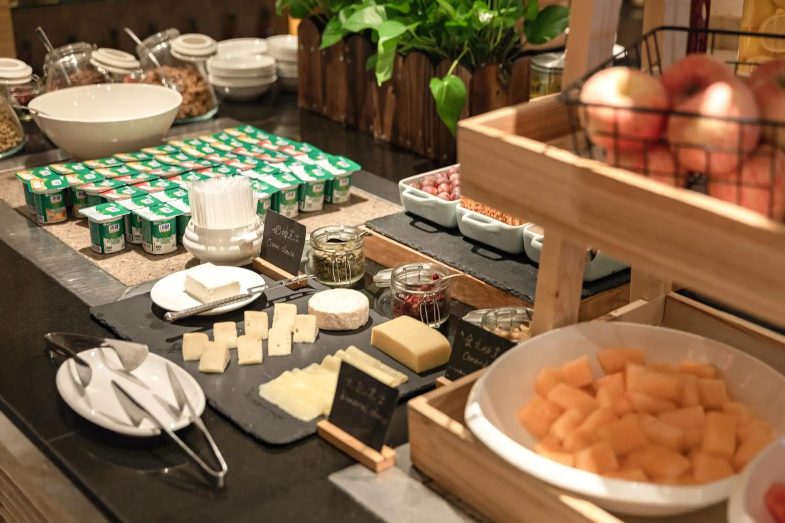 Restaurant/places to eat in Radisson Collection Hotel, Yangtze Shanghai Restaurant/places to eat in Radisson Collection Hotel, Yangtze Shanghai