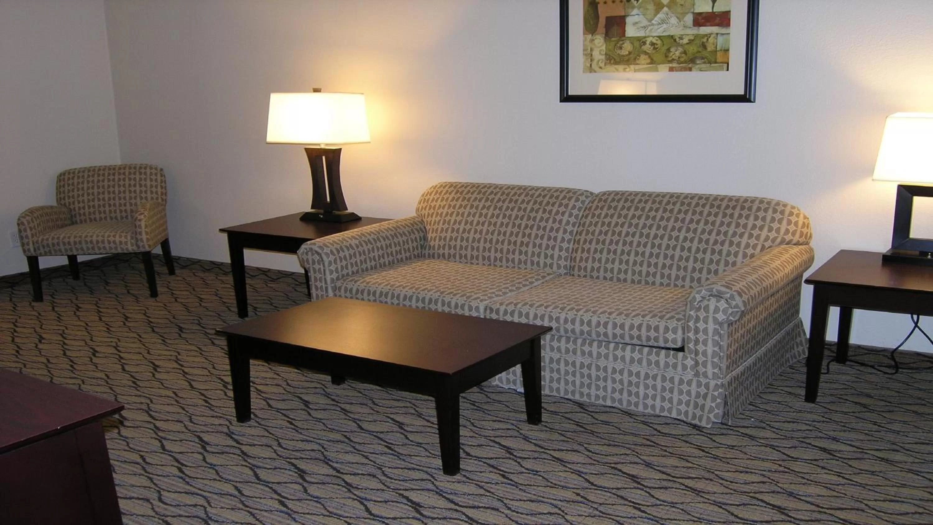 Photo of the whole room, Seating Area in Holiday Inn Express & Suites Belle Vernon, an IHG Hotel
