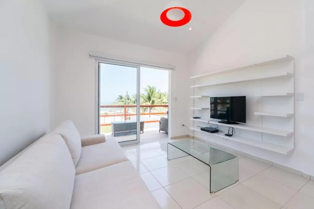 Communal lounge/ TV room in Manga Verde Beach Residence