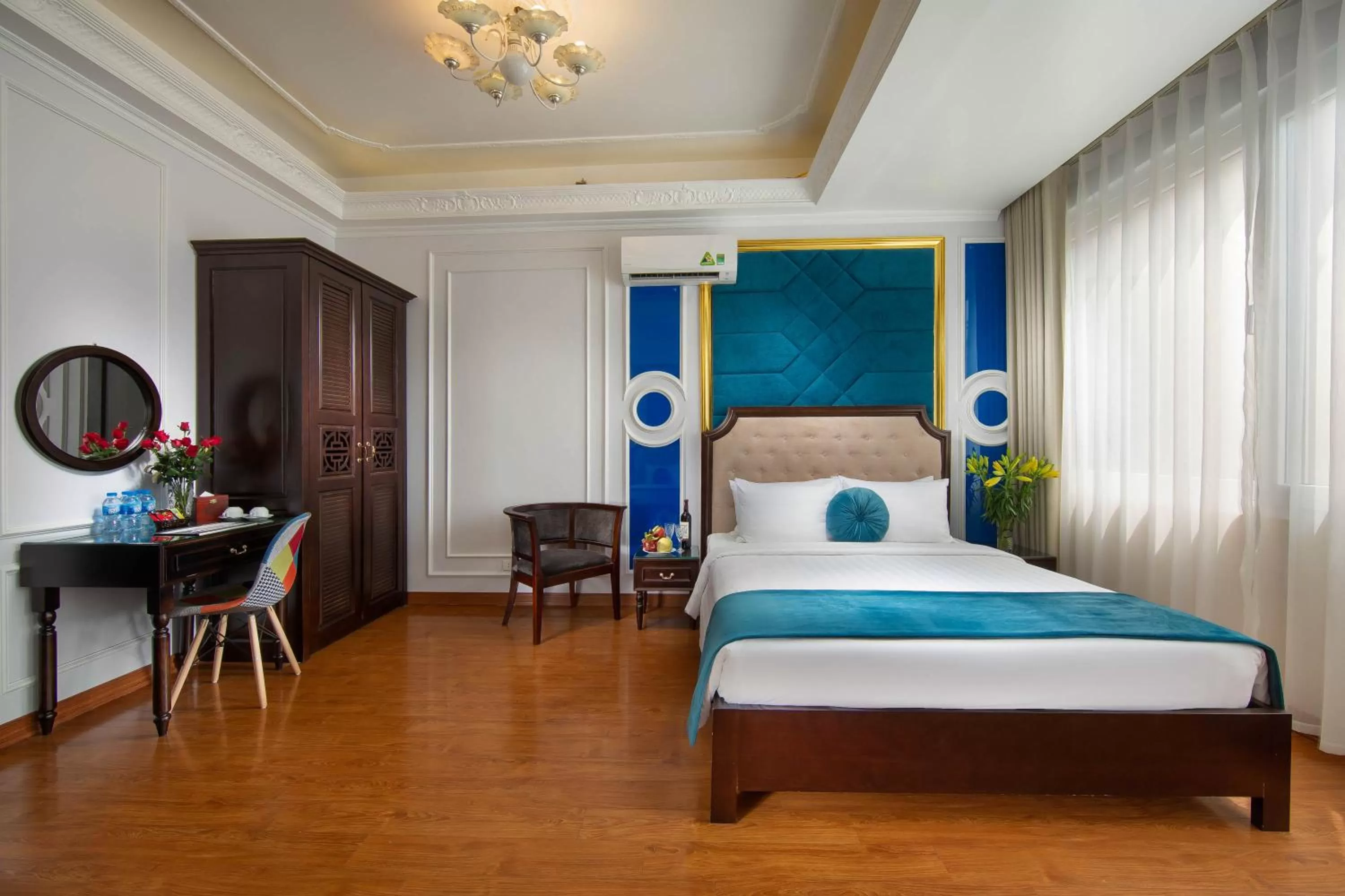 Photo of the whole room, Bed in Hanoi Royal Palace Hotel 2