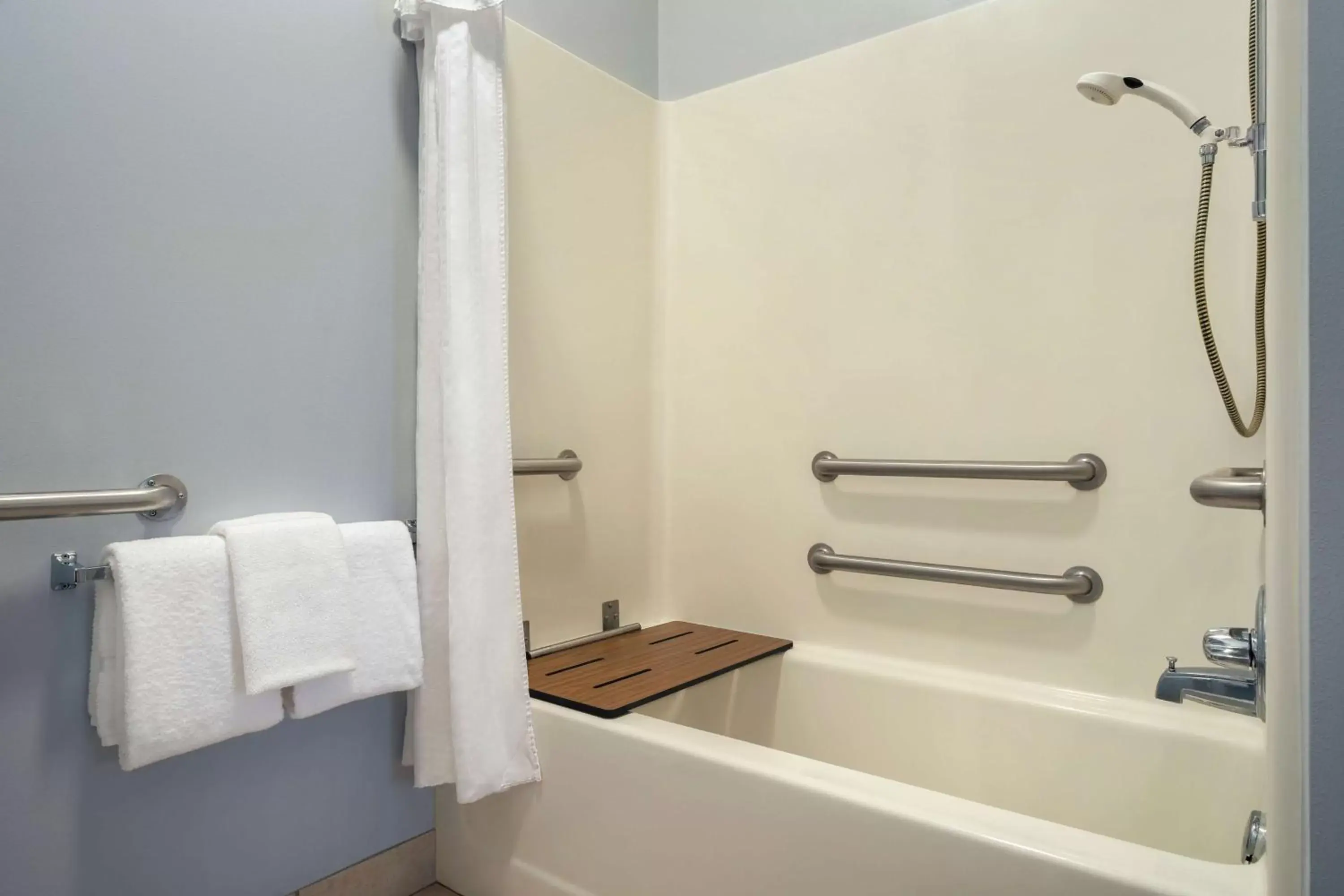 Bathroom in Homewood Suites by Hilton Erie