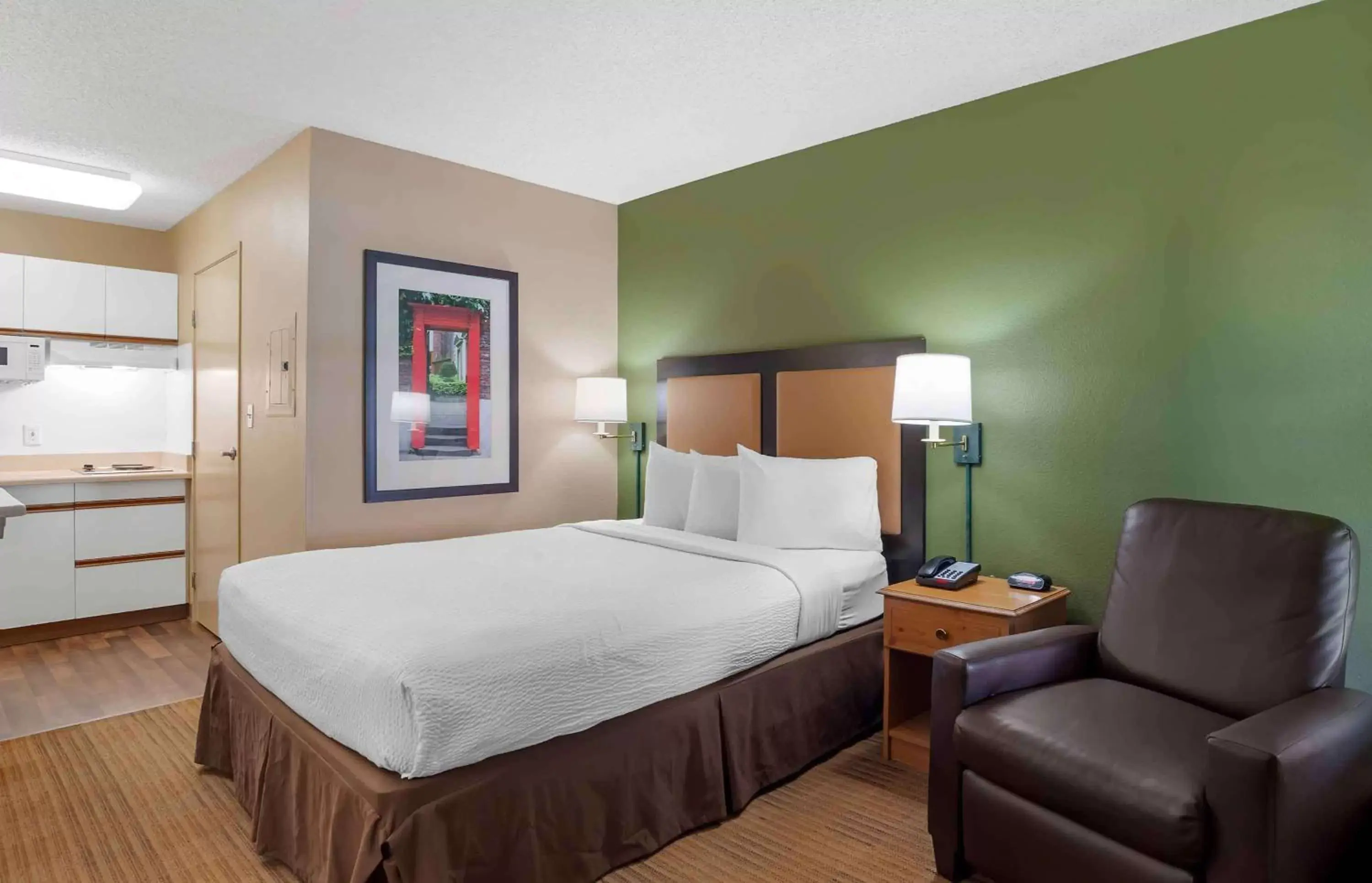 Queen studio with 1 Queen Bed - Disability Access/Non-Smoking in Extended Stay America Suites - San Diego - Sorrento Mesa Queen studio with 1 Queen Bed - Disability Access/Non-Smoking in Extended Stay America Suites - San Diego - Sorrento Mesa