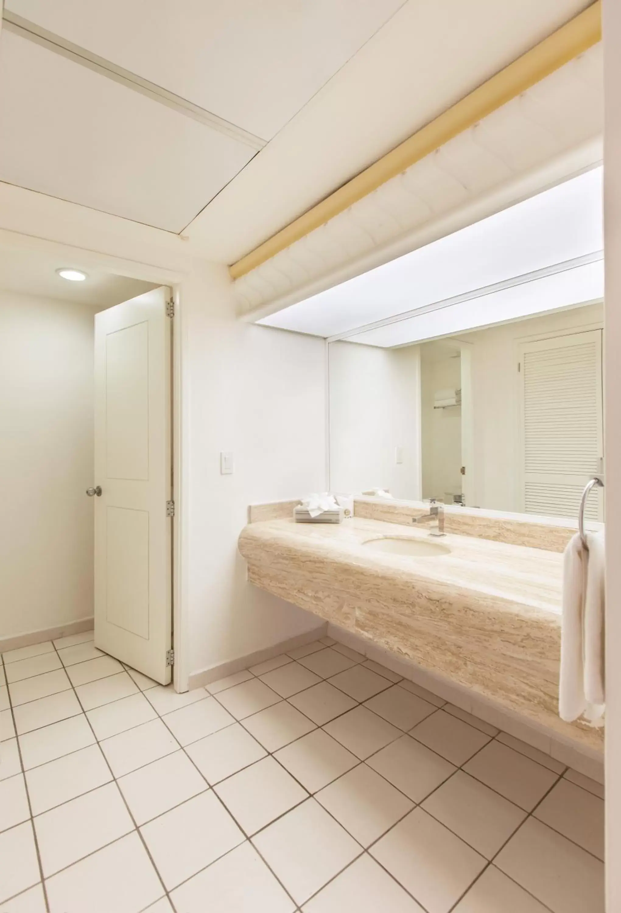 Bathroom in El Cid Marina Beach Hotel