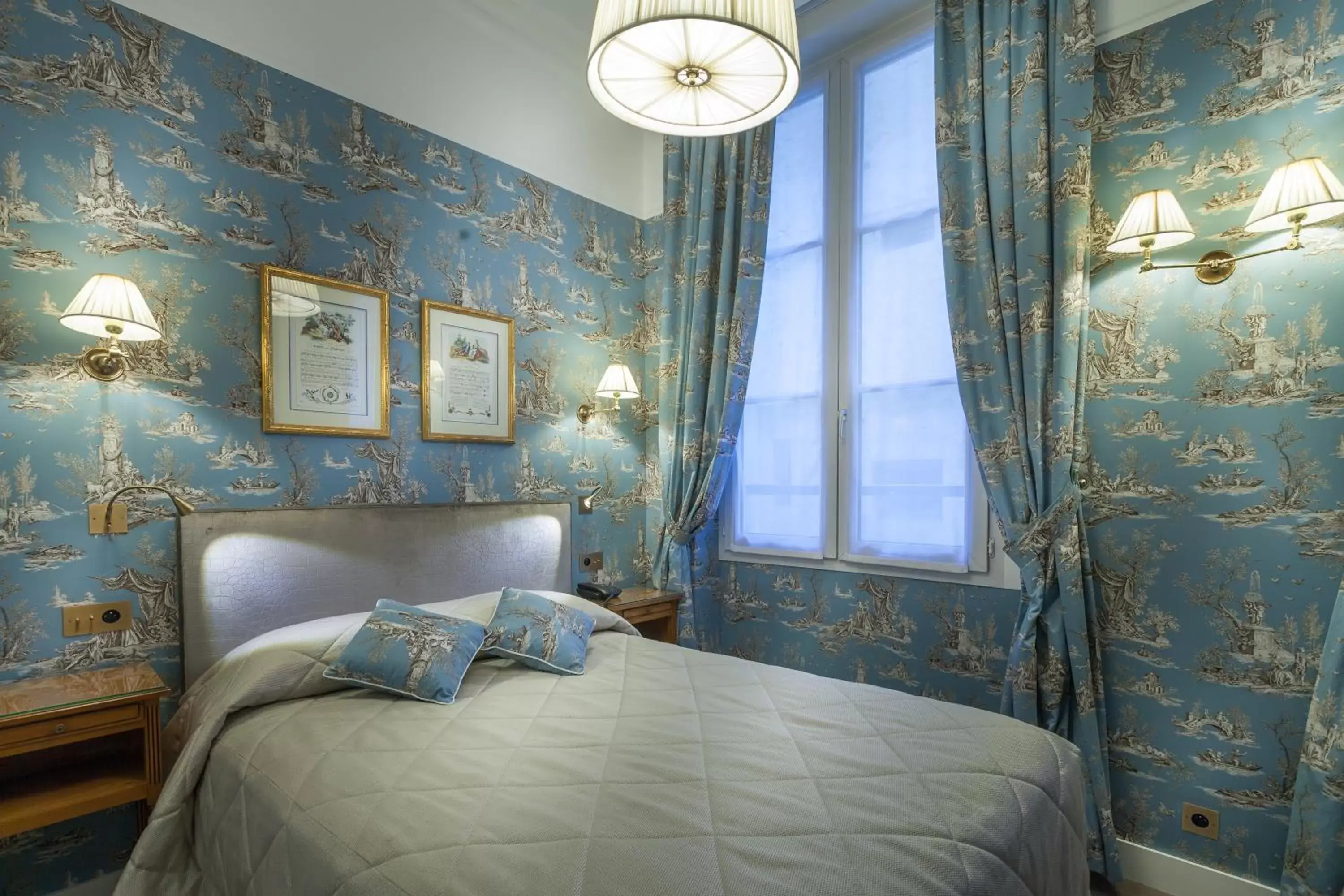 Bedroom, Bed in Grand Hôtel de L'Univers Saint-Germain