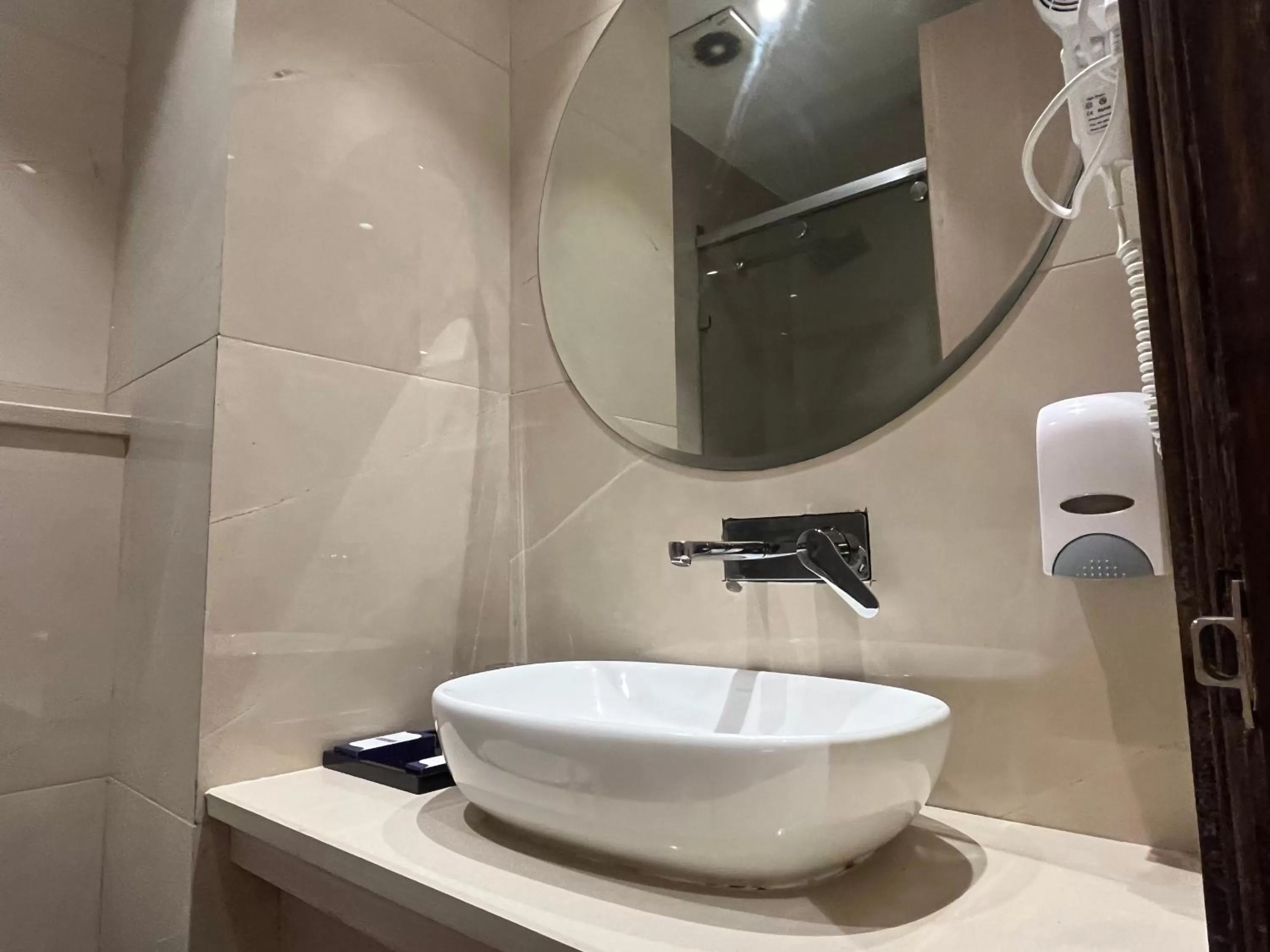 Bathroom in RRV Hotel