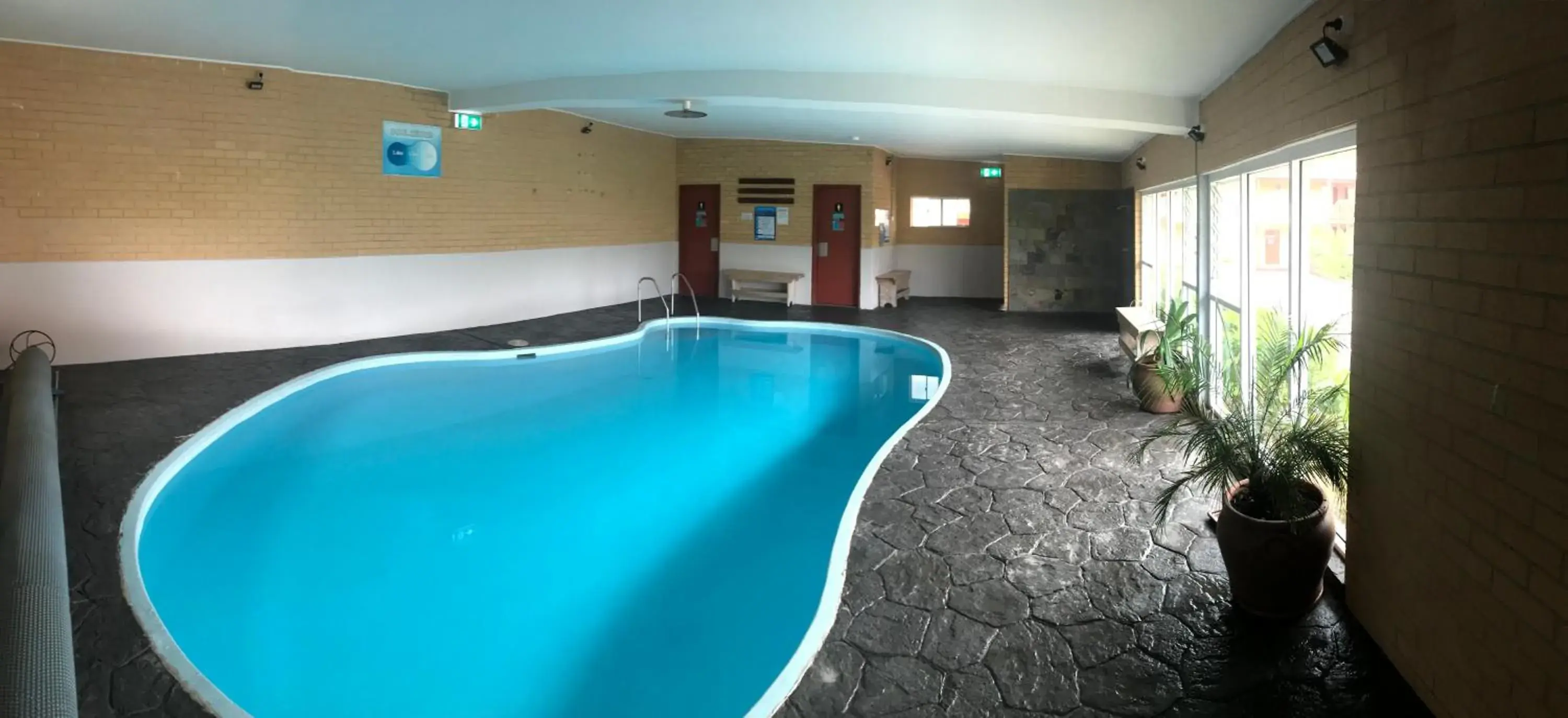 Pool view, Swimming Pool in Ulladulla Harbour Motel
