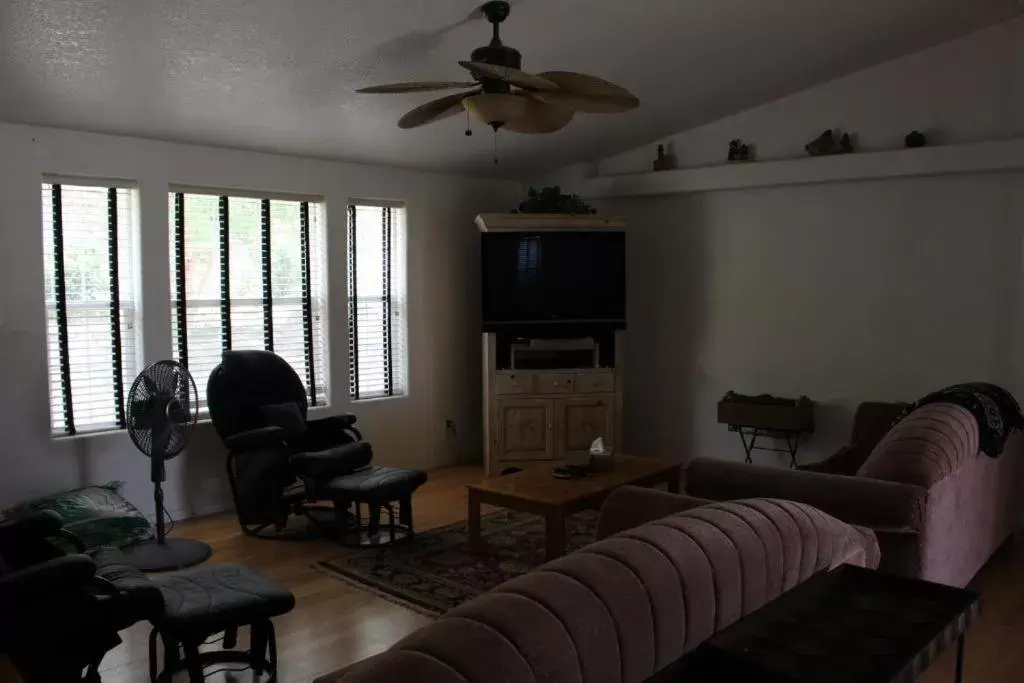 Seating Area in Lakeshore Lodge