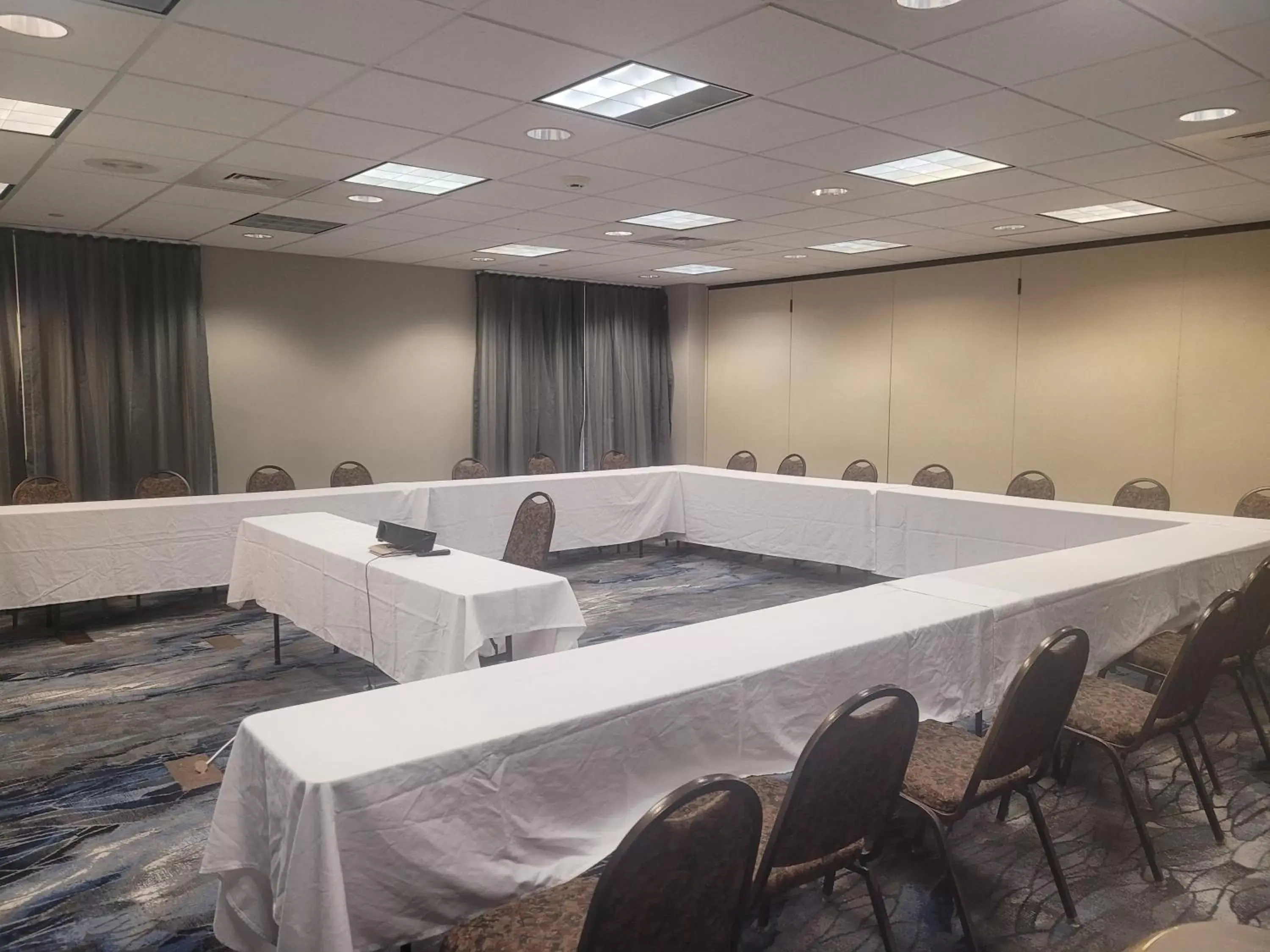 Meeting/conference room in Wingate by Wyndham Helena