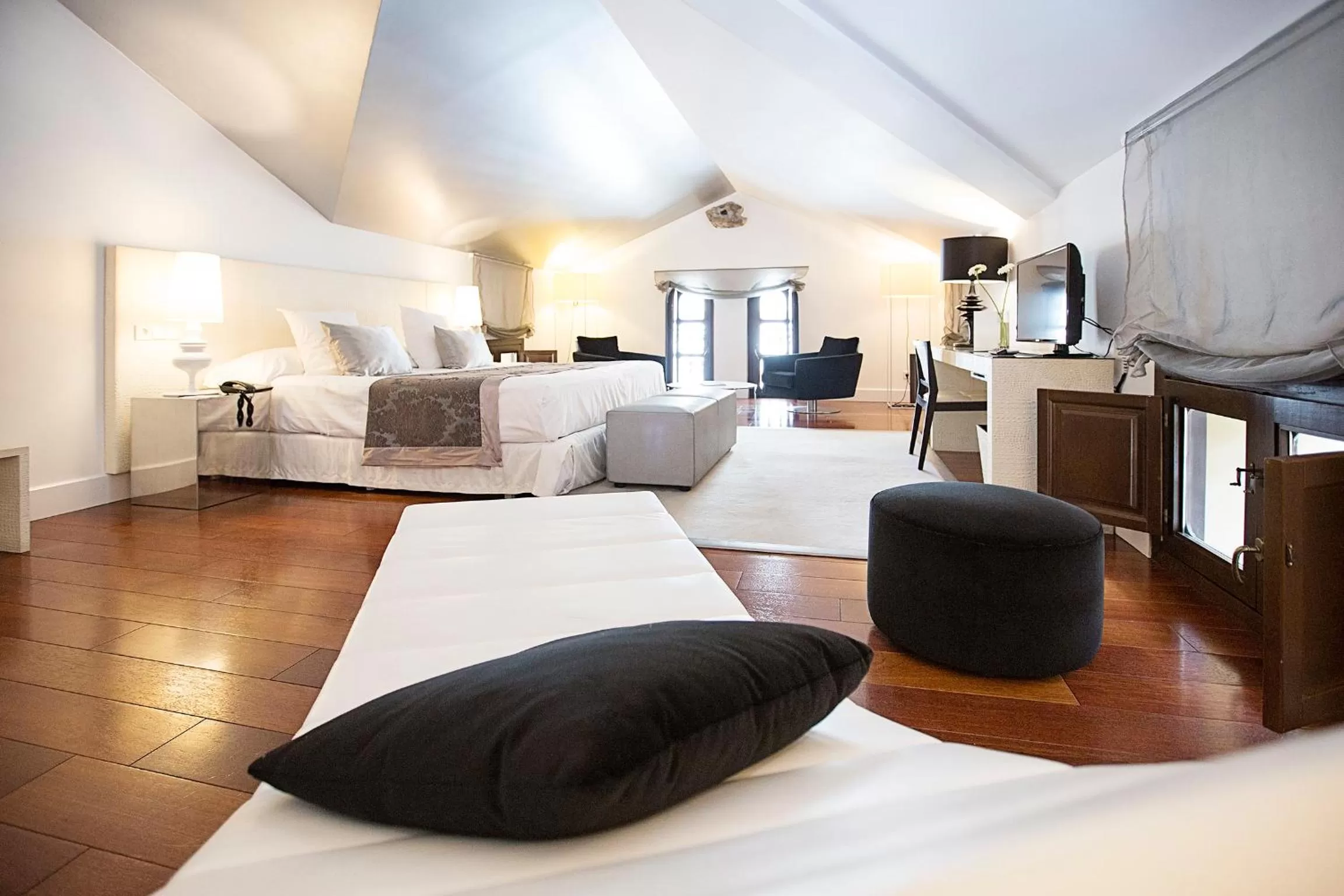 Photo of the whole room, Bed in Hospes Palacio de los Patos, a Member of Design Hotels