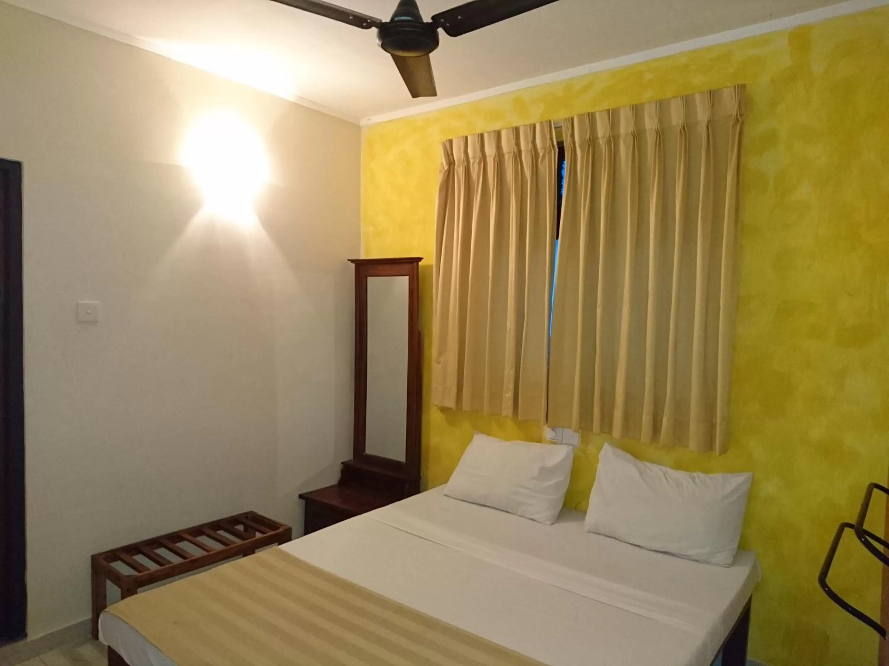 Bed in Shiva Rest Katharagama