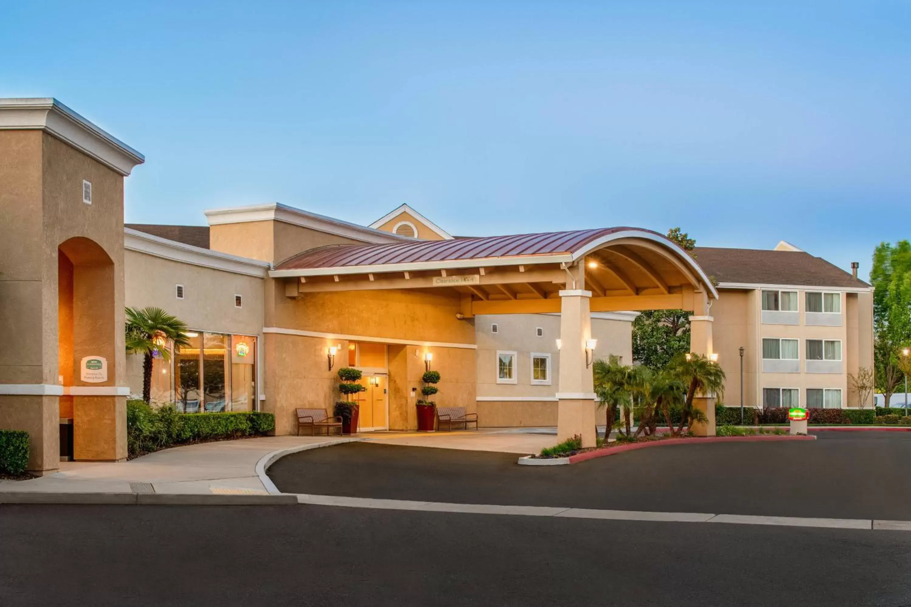 Property Building in Courtyard by Marriott Sacramento Cal Expo