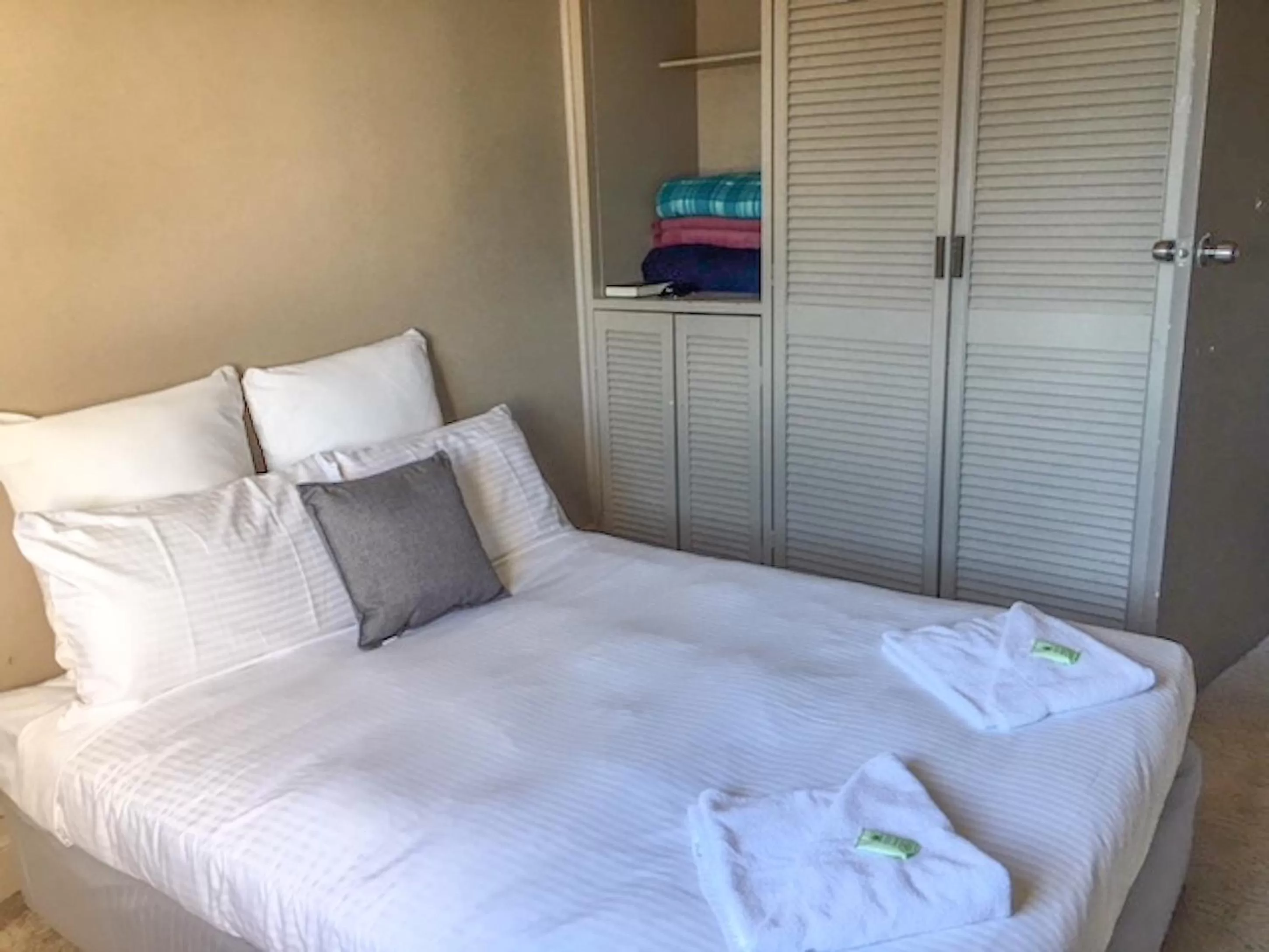 Bed in Commercial Hotel Motel Lithgow