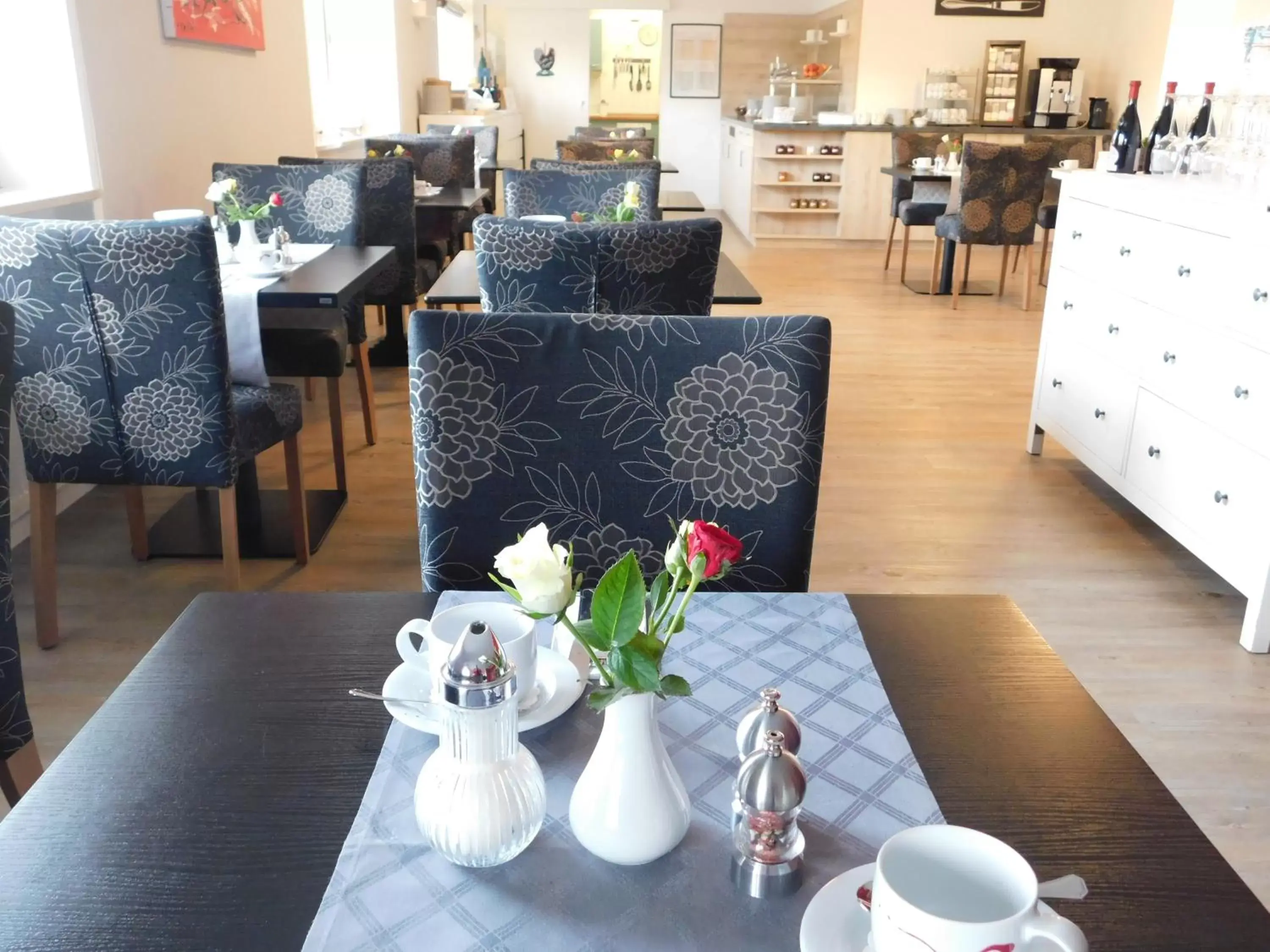 Restaurant/Places to Eat in Hotel KonradP Holzkirchen