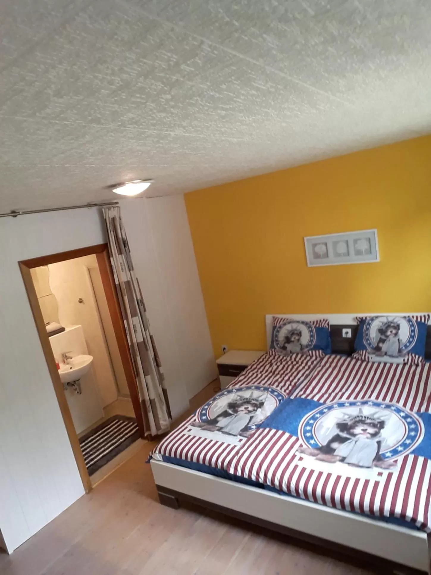 Bathroom, Bed in Sunrise B&B Hellenthal