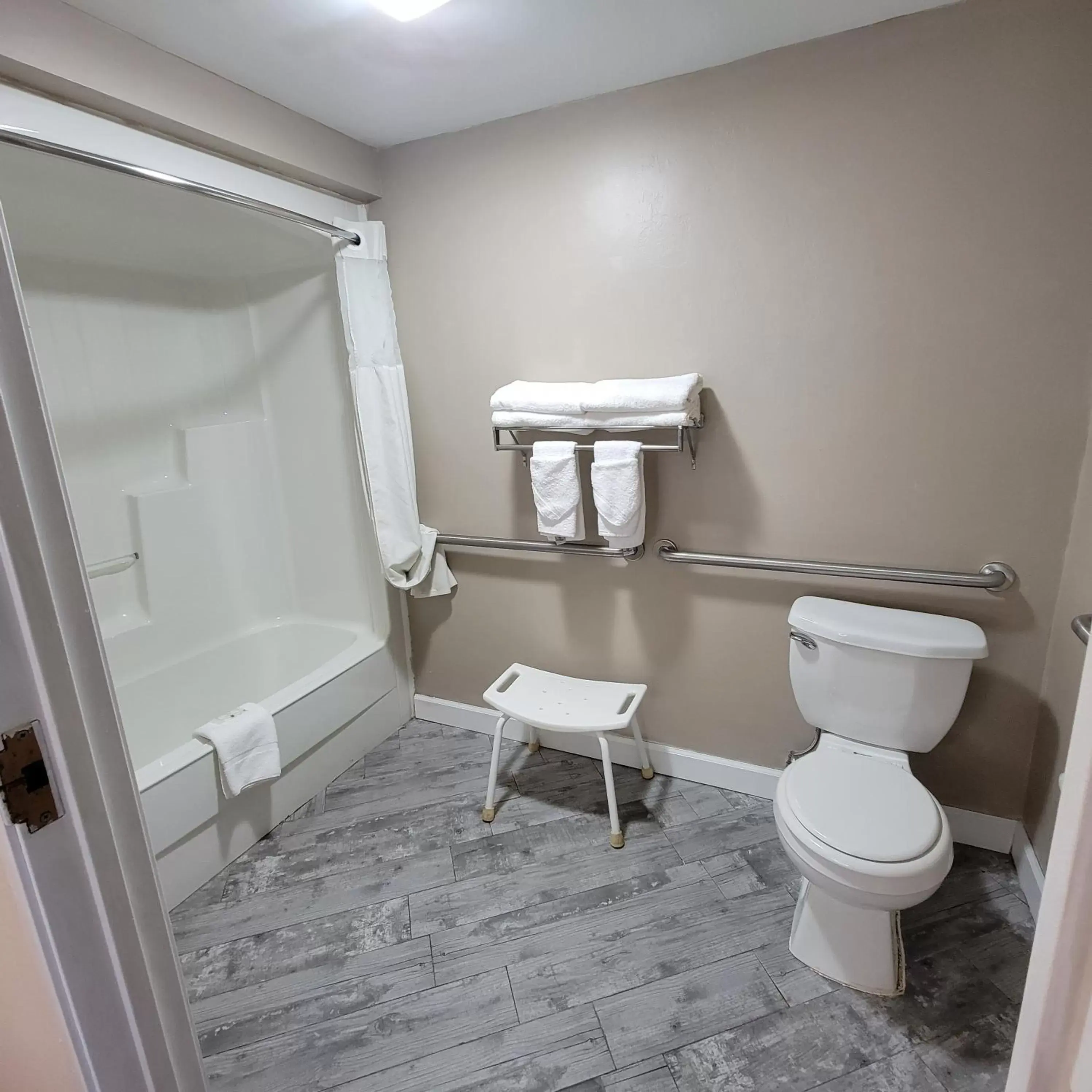 Bathroom in Quality Inn & Suites - Gettysburg