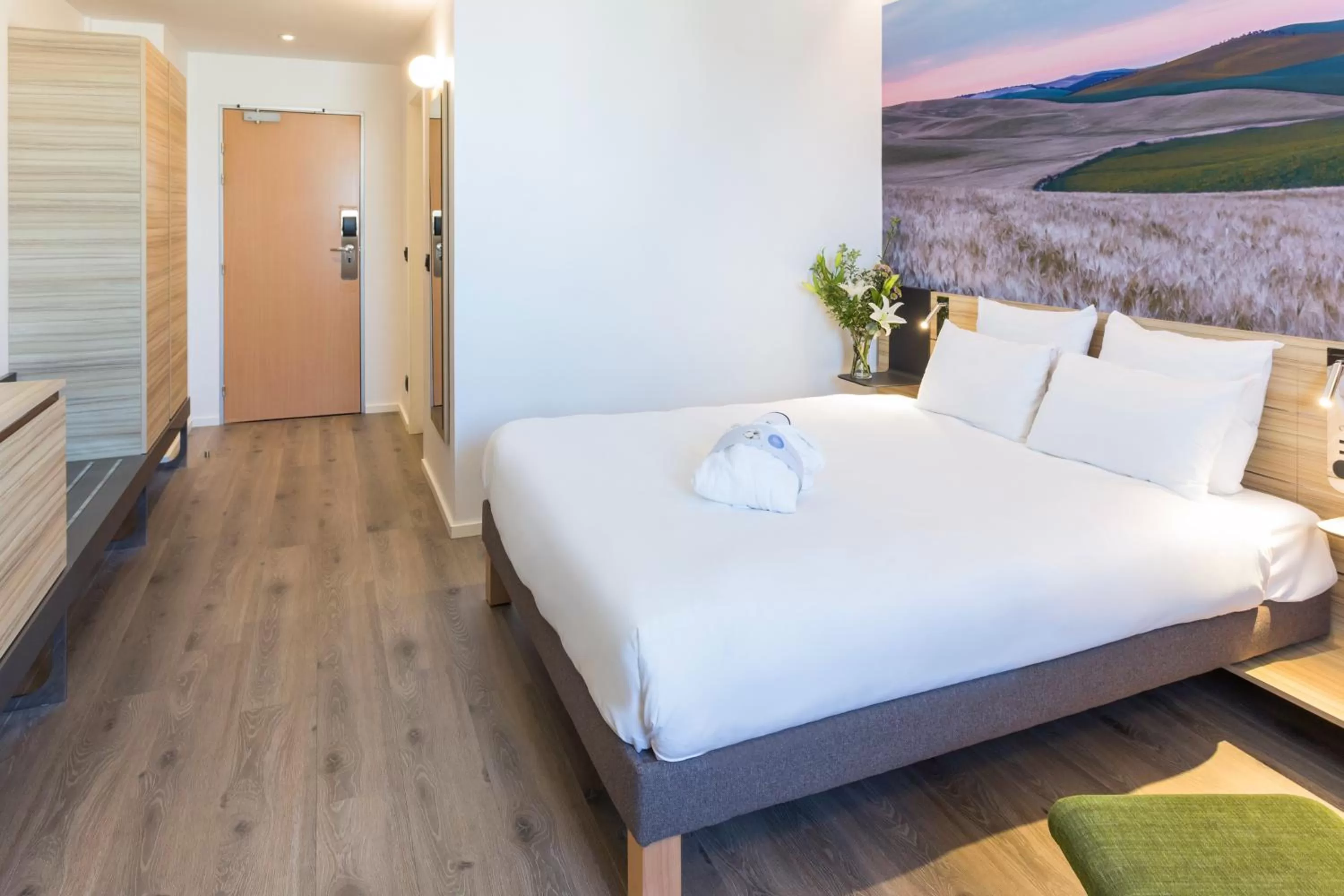 Bedroom, Bed in Novotel Sevilla