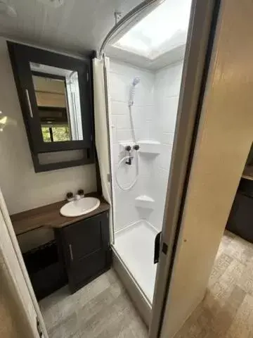 Bathroom in Dominion Hill Country Inn