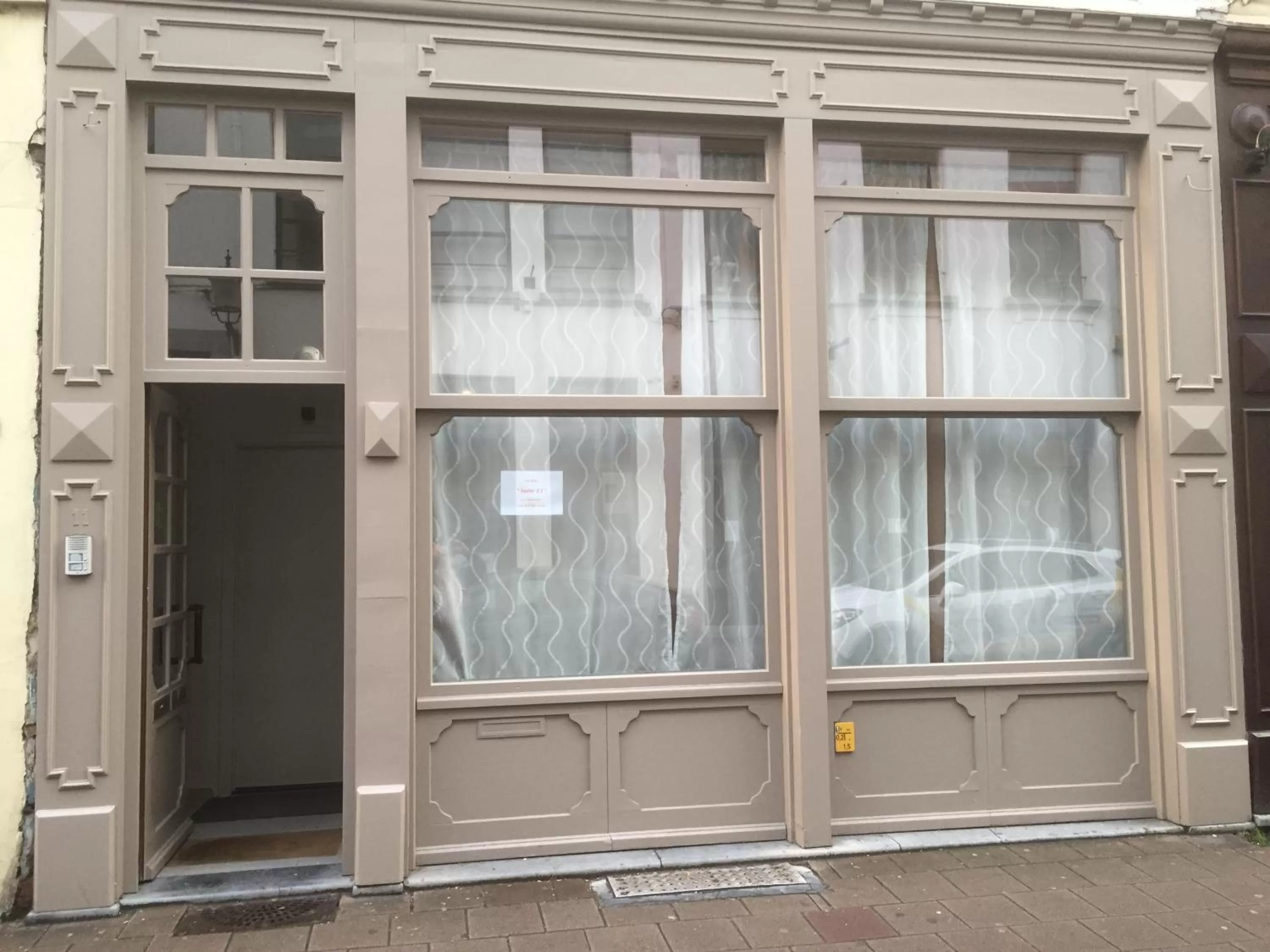 Facade/entrance in Suite 11