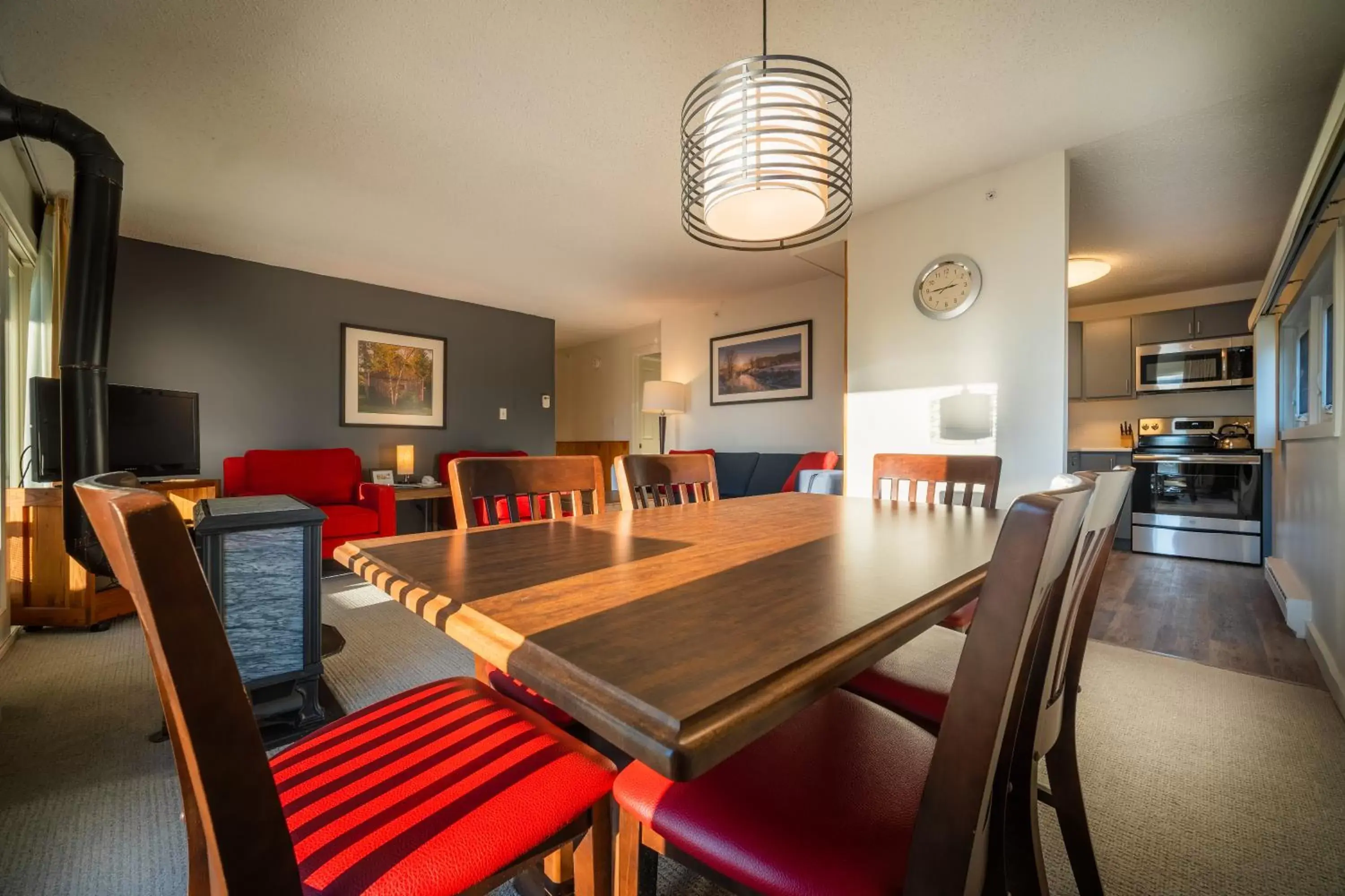 Dining area, Restaurant/Places to Eat in Sun & Ski Inn and Suites