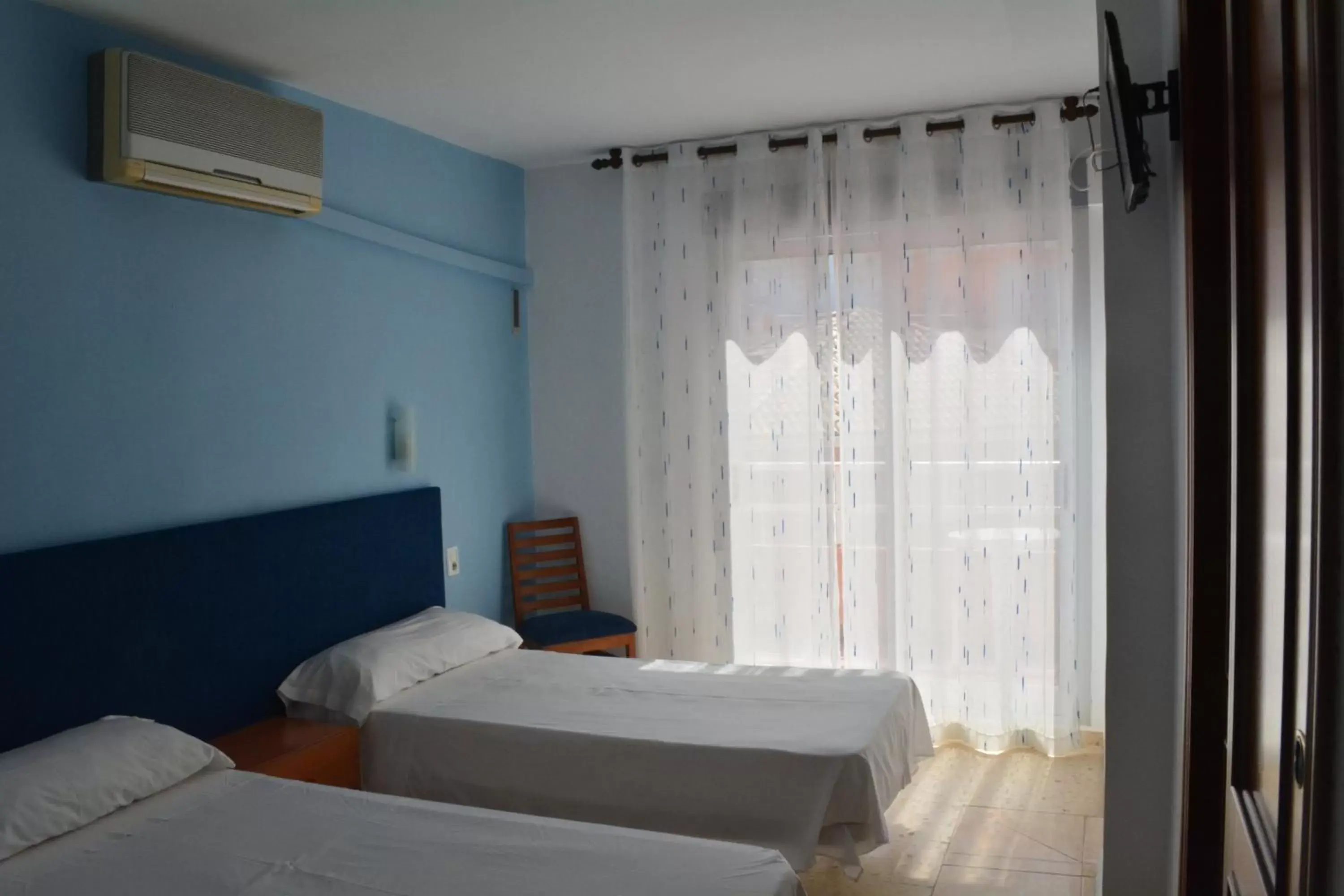 Bedroom, Bed in Hotel L'Escala