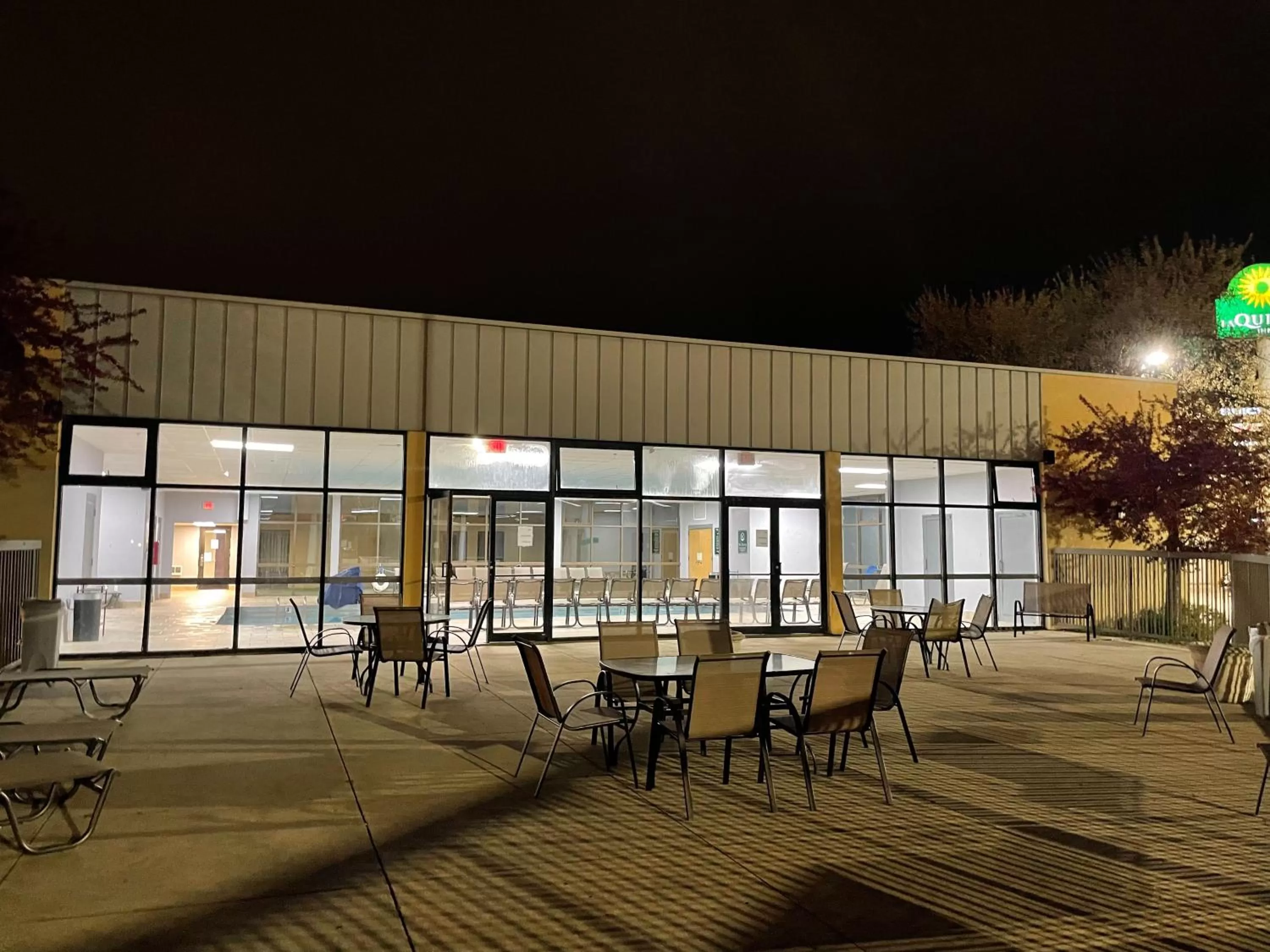 Night in La Quinta Inn by Wyndham Davenport & Conference Center