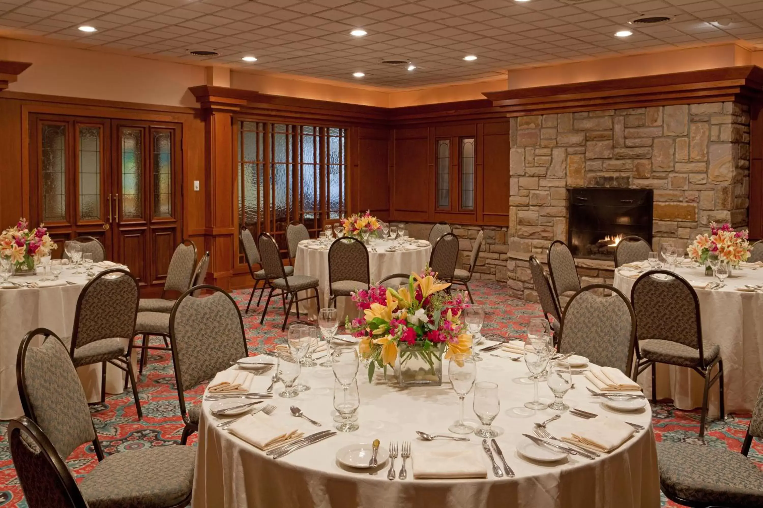 Banquet/Function facilities, Restaurant/Places to Eat in Crowne Plaza Lake Placid, an IHG Hotel