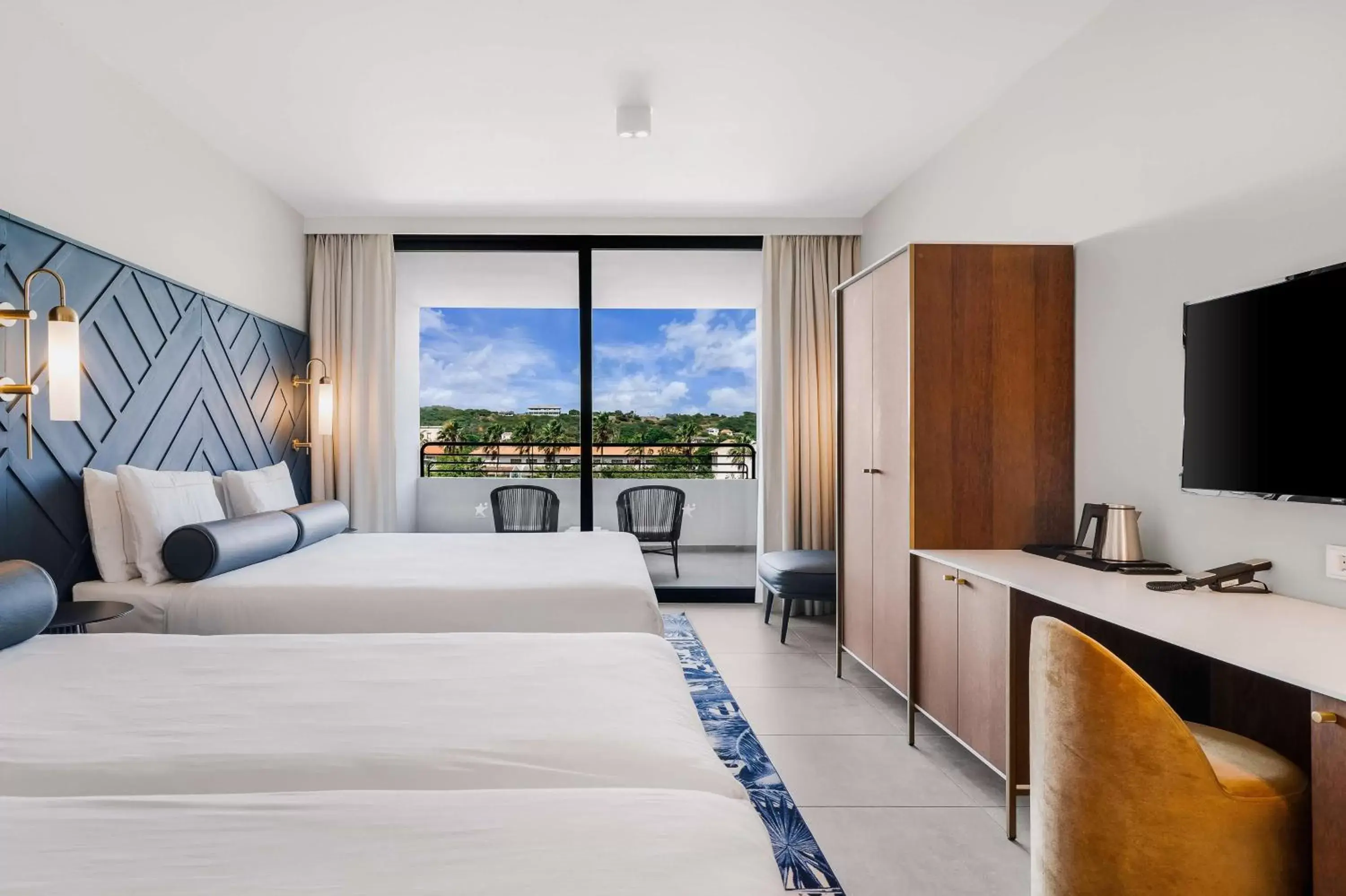 Bed, Mountain View in Mangrove Beach Corendon Curacao All-Inclusive Resort, Curio